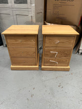 Load image into Gallery viewer, Set of 2 APPLEBY LIGHT OAK 3 Drawer Bedside Tables Quality Furniture Clearance Ltd
