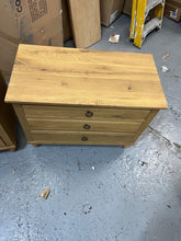 Load image into Gallery viewer, Set Of 2 ELKSTONE MELLOW OAK
Large 3 Drawer Bedside Quality Furniture Clearance Ltd

