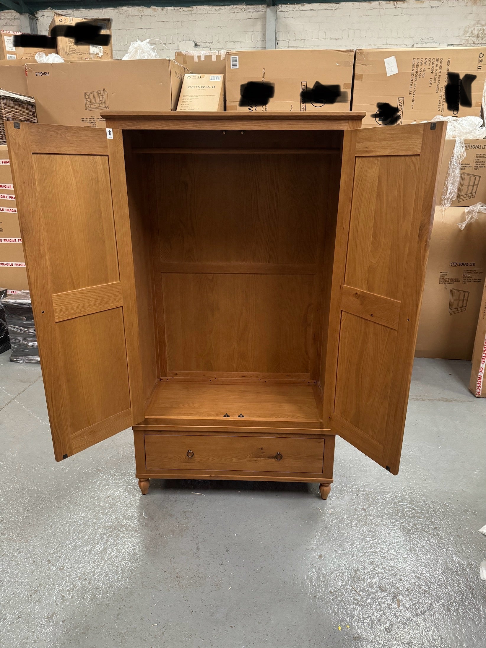 ELKSTONE MELLOW OAK
Double Wardrobe Quality Furniture Clearance Ltd
