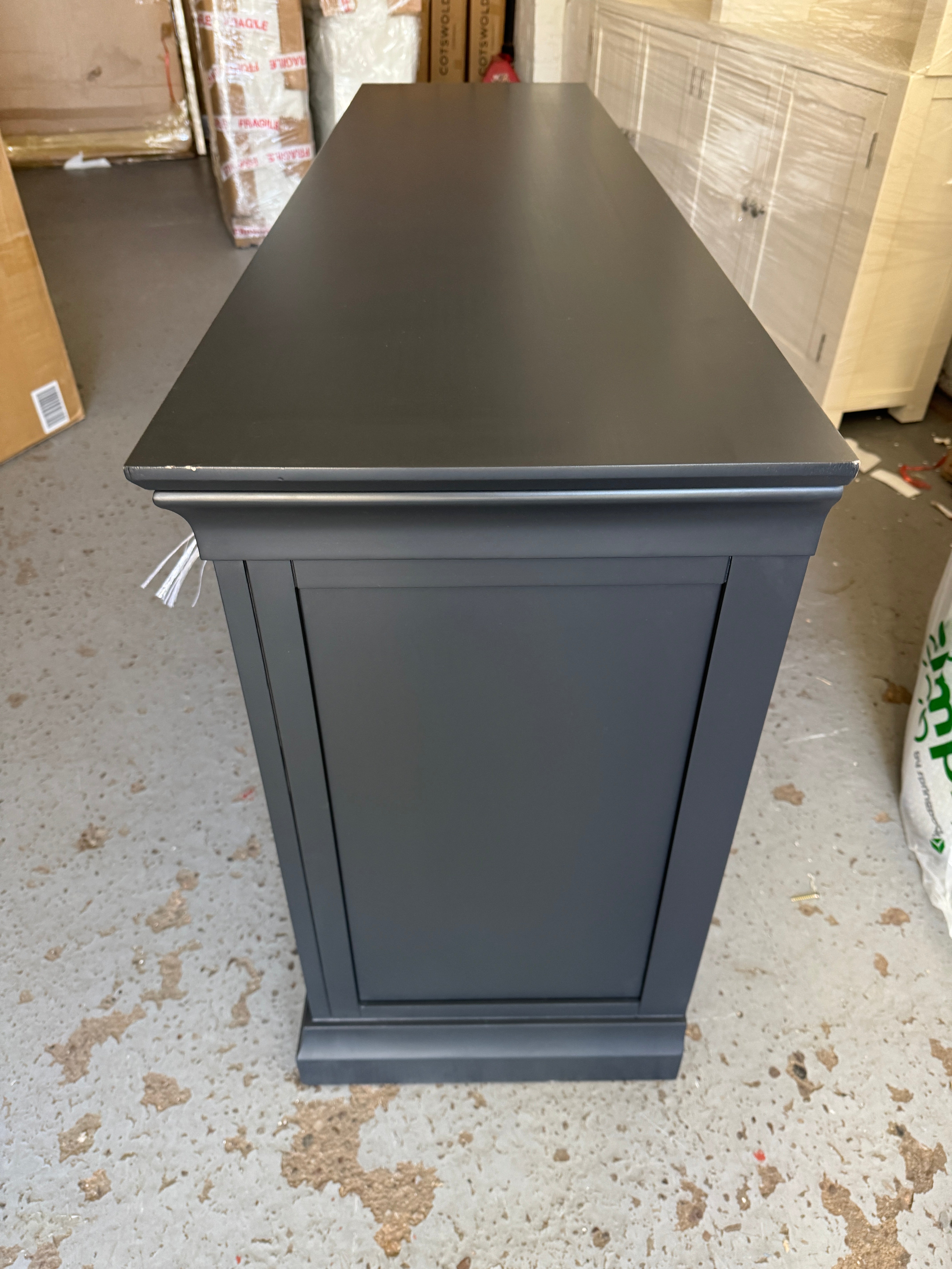 CHANTILLY DUSKY BLACK
Dressing Table Quality Furniture Clearance Ltd