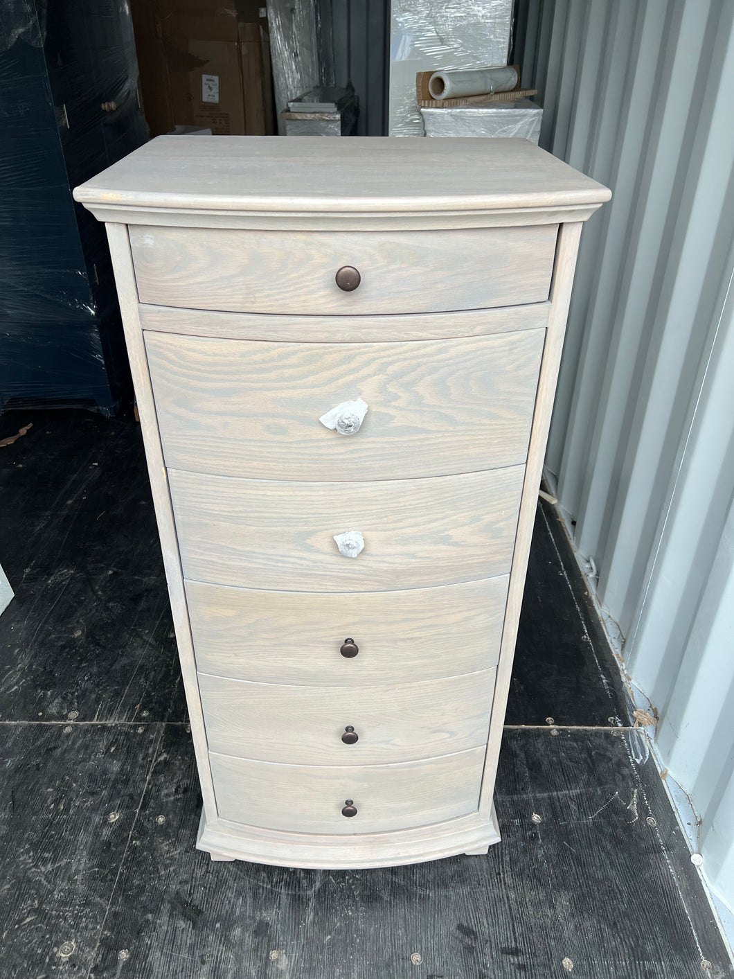 WINCHCOMBE SMOKED OAK
Vanity Tall Boy Quality Furniture Clearance Ltd