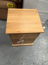 Load image into Gallery viewer, Set of 2 APPLEBY LIGHT OAK 3 Drawer Bedside Tables Quality Furniture Clearance Ltd

