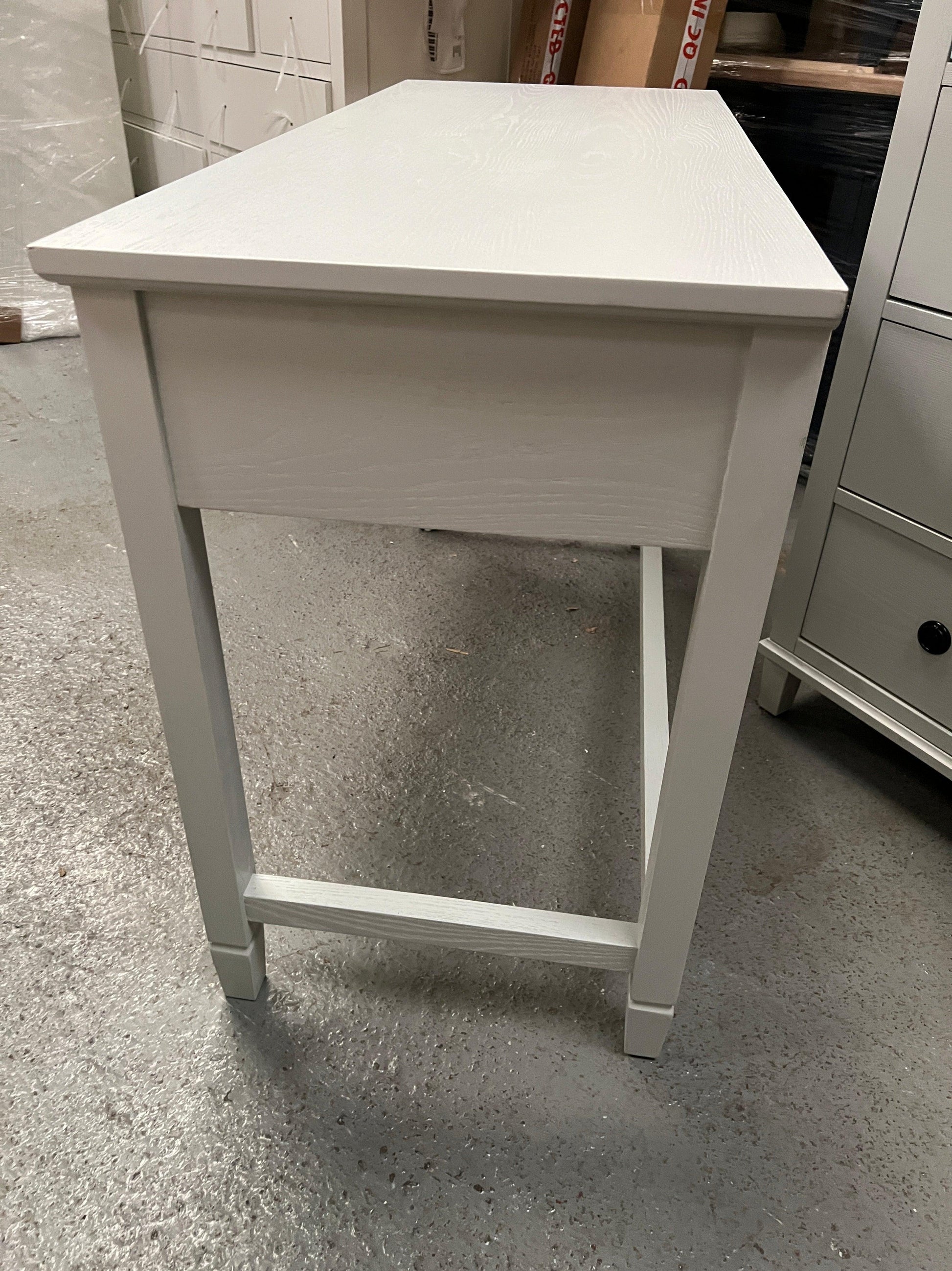 CHARLBURY MINERAL GREY
Dressing Table Quality Furniture Clearance Ltd