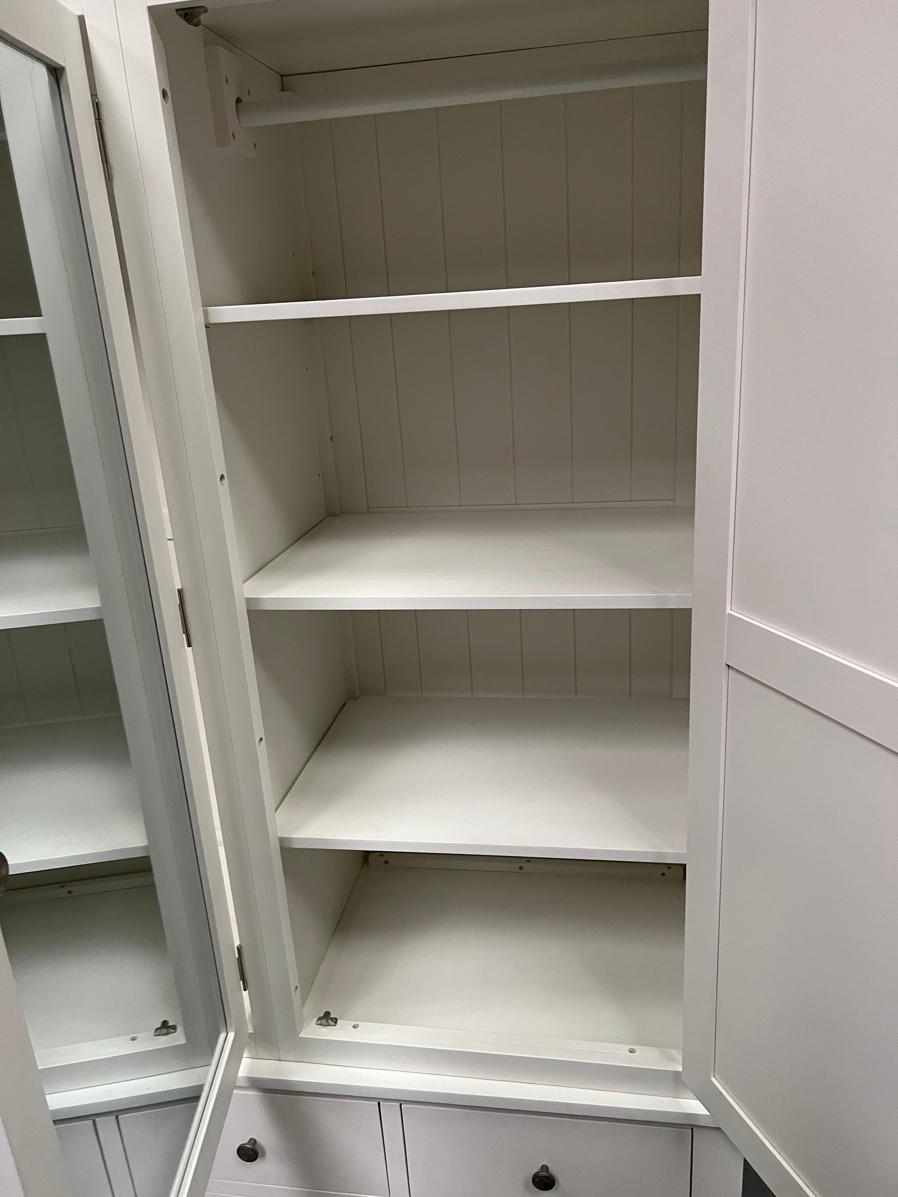 CHANTILLY WARM WHITE
Grand Triple Wardrobe Quality Furniture Clearance Ltd
