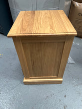 Load image into Gallery viewer, Set of 2 APPLEBY LIGHT OAK 3 Drawer Bedside Tables Quality Furniture Clearance Ltd
