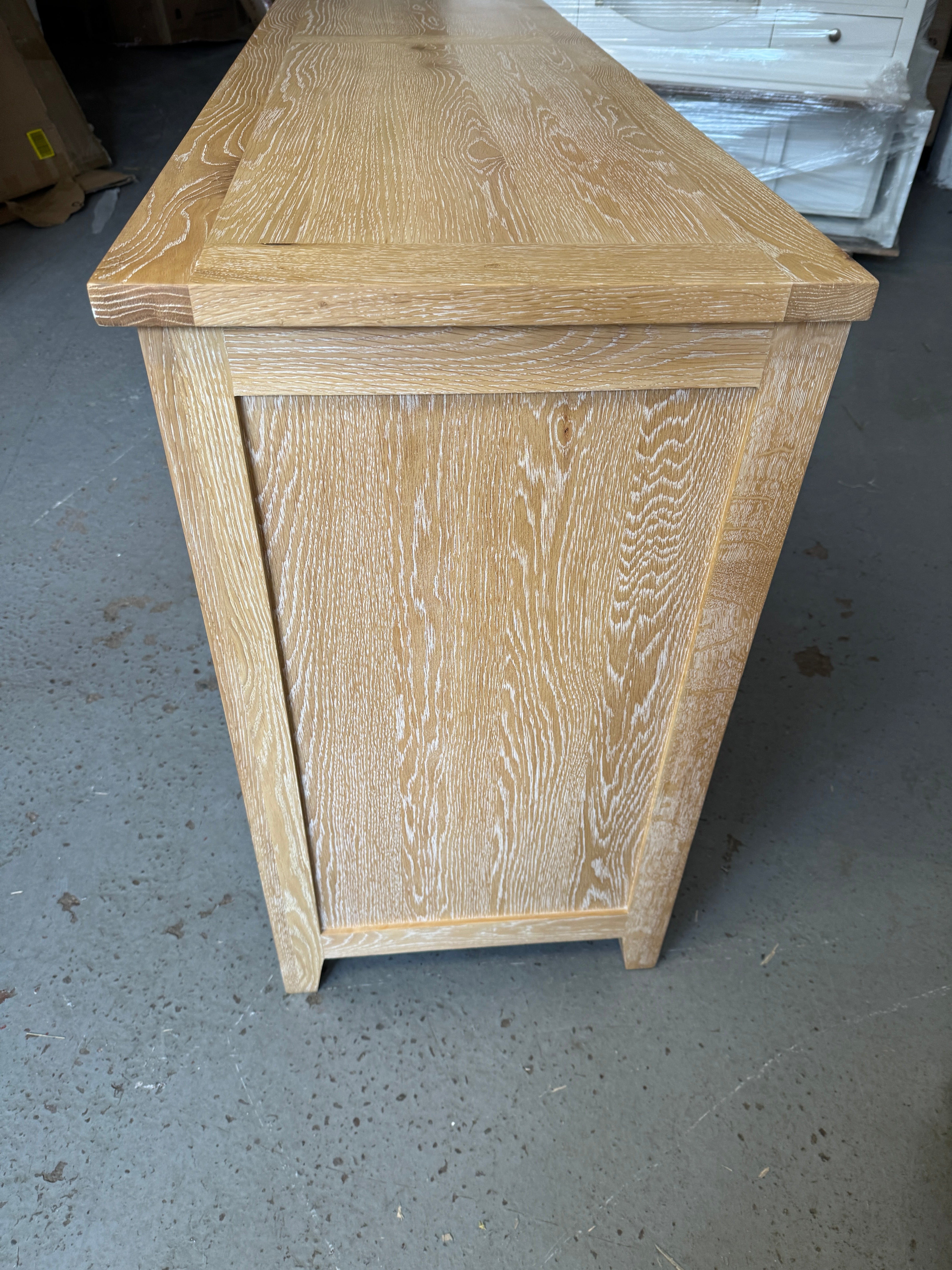 INGLESHAM WHITEWASH OAK
Grand Sideboard Quality Furniture Clearance Ltd