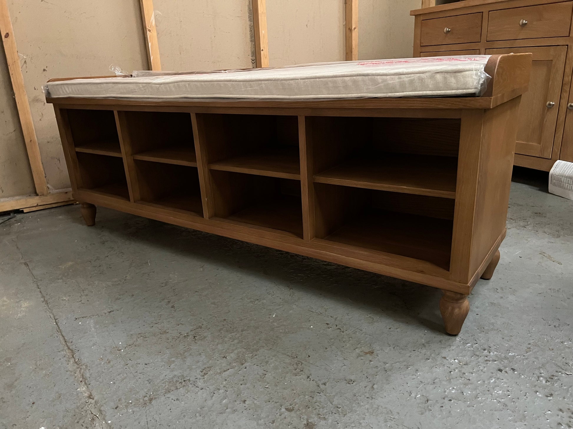 ELKSTONE MELLOW OAK
Extra Large Shoe Bench Quality Furniture Clearance Ltd