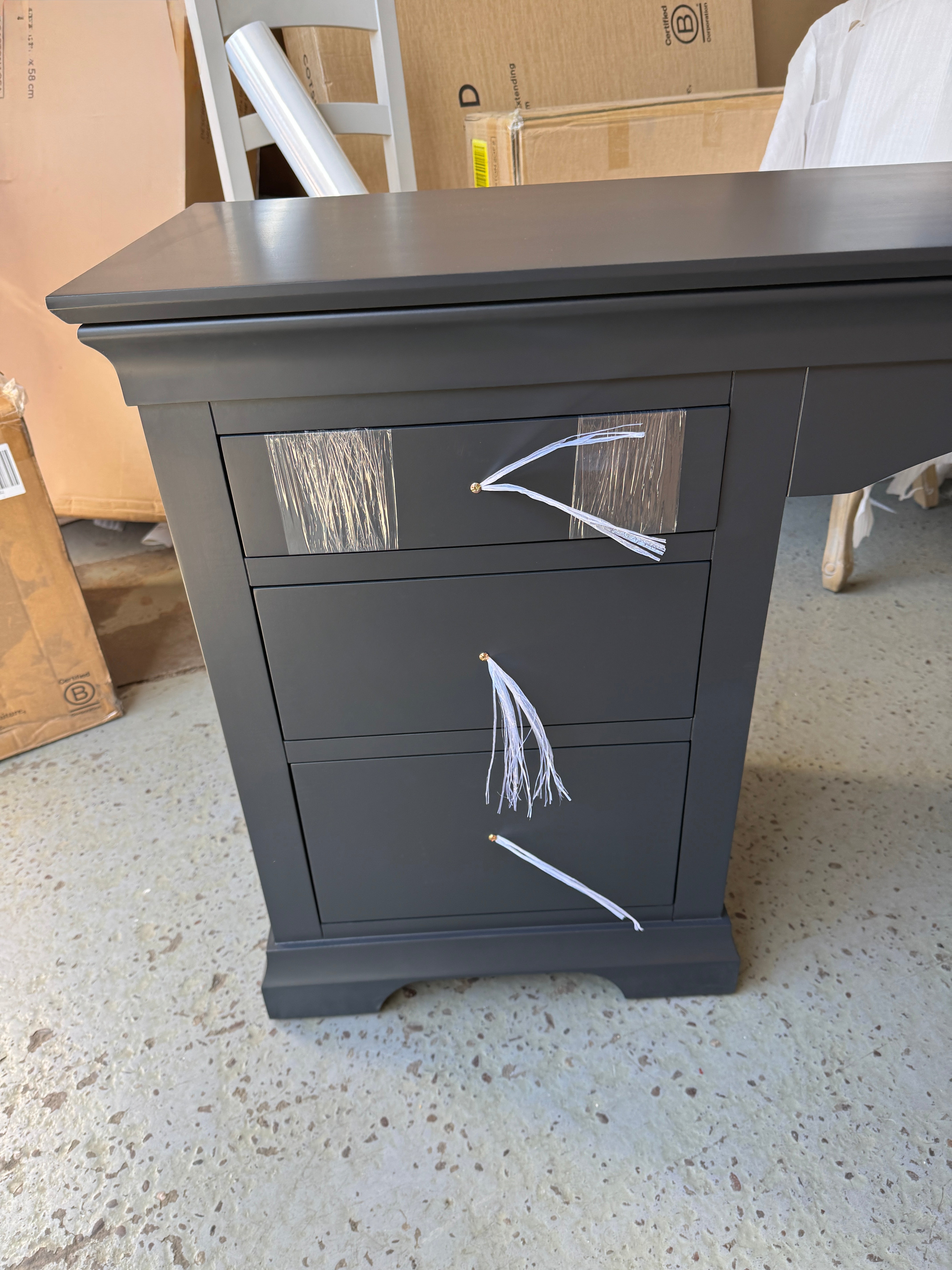 CHANTILLY DUSKY BLACK
Dressing Table Quality Furniture Clearance Ltd