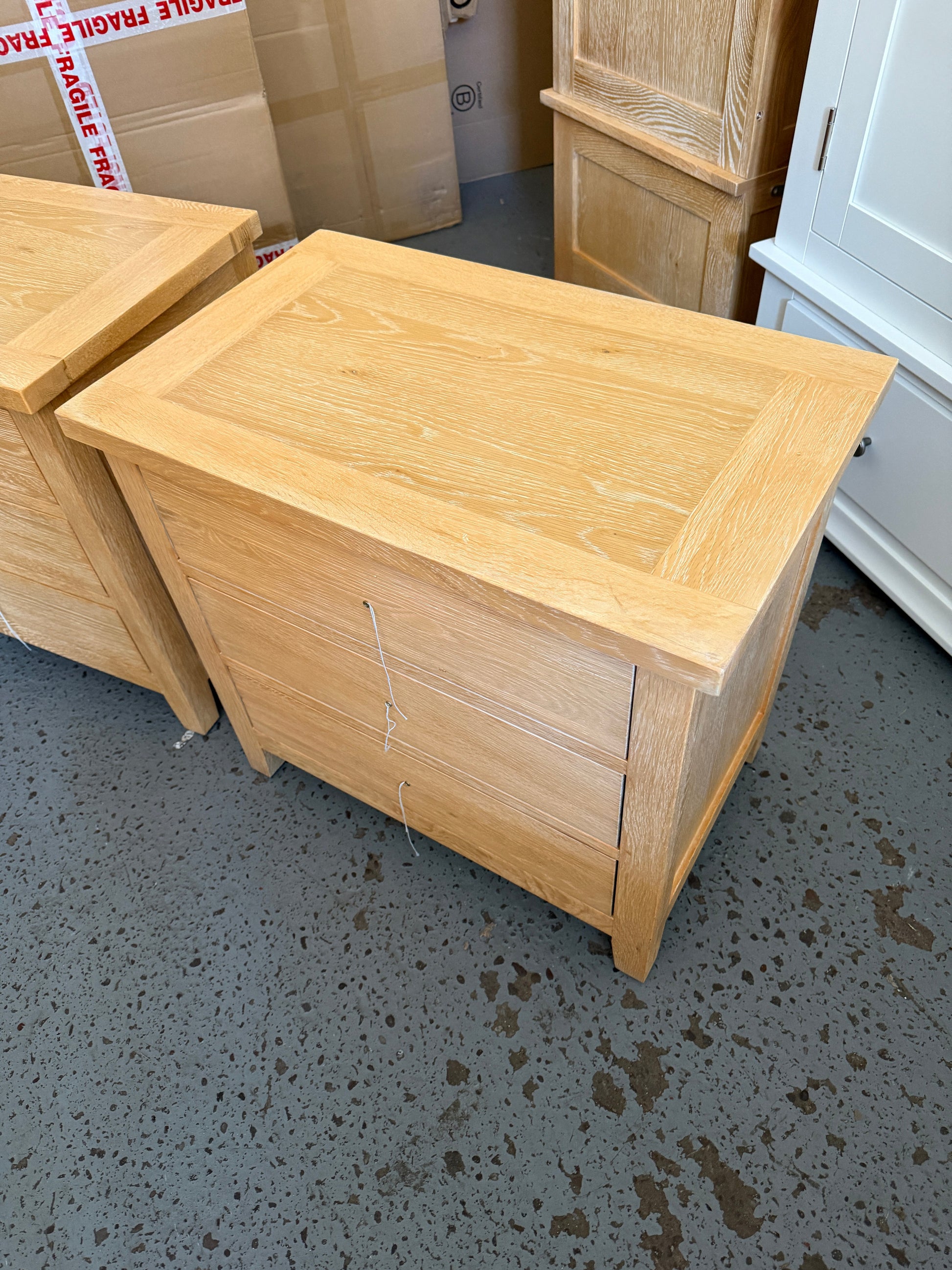 Set Of Two - INGLESHAM WHITEWASH OAK
Jumbo Bedside Table Quality Furniture Clearance Ltd