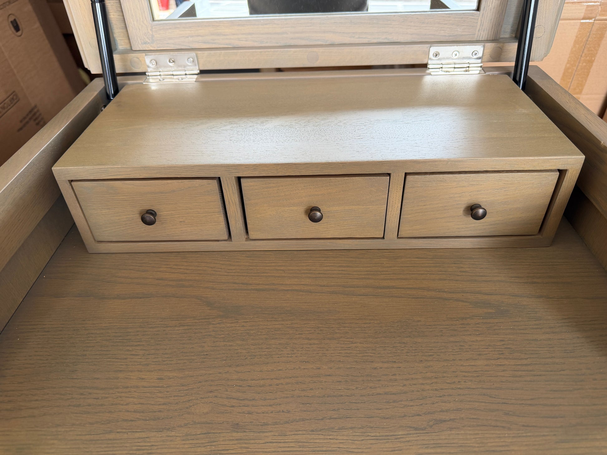 WINCHCOMBE SMOKED OAK
Vanity Tall Boy Quality Furniture Clearance Ltd