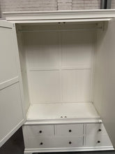Load image into Gallery viewer, CHANTILLY WARM WHITE
Grand Triple Wardrobe Quality Furniture Clearance Ltd
