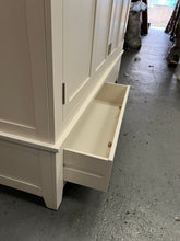 Load image into Gallery viewer, CHESTER CLASSIC CREAM
Four Door Wardrobe
