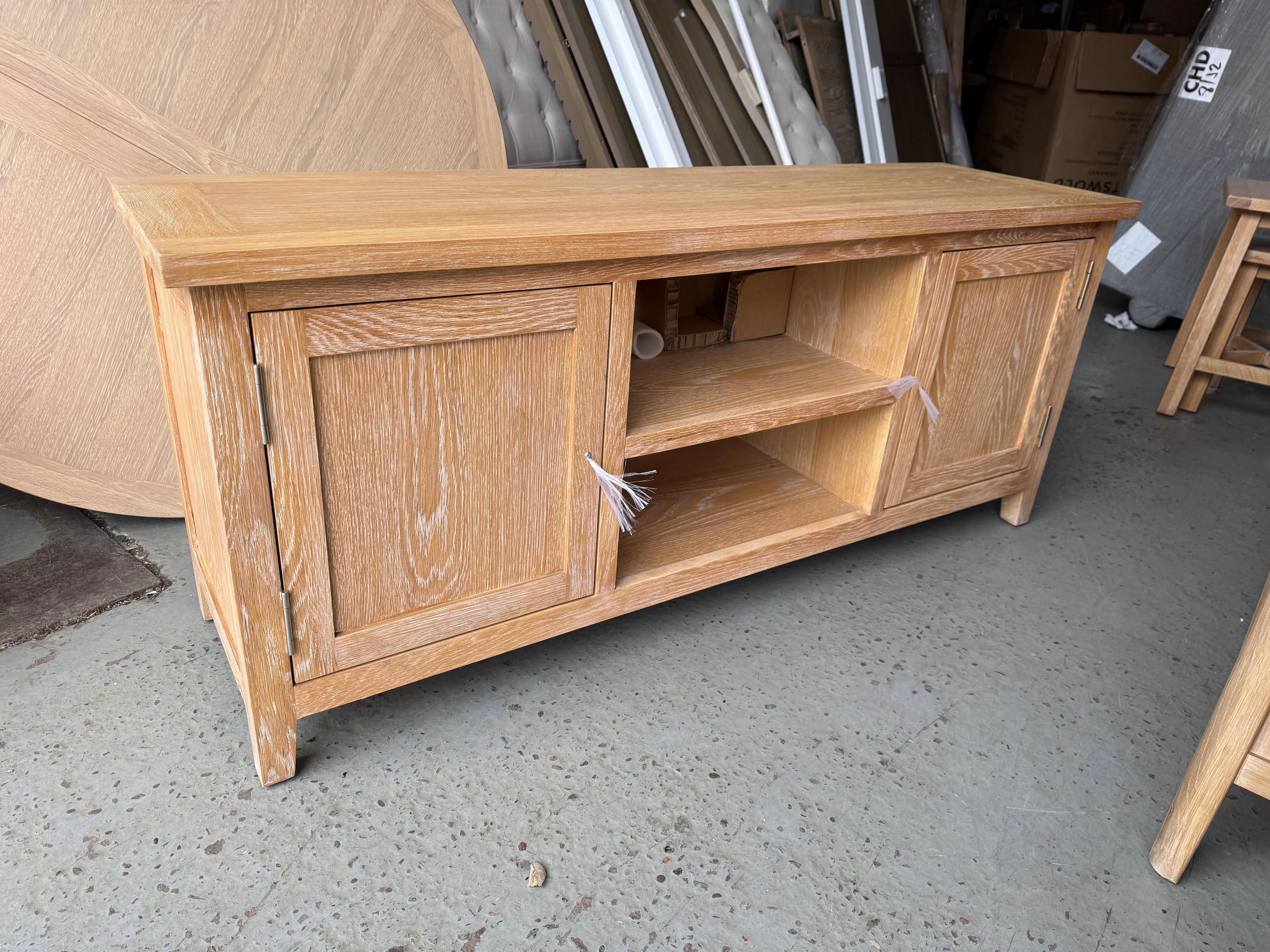 INGLESHAM WHITEWASH OAK
Large TV Stand Quality Furniture Clearance Ltd