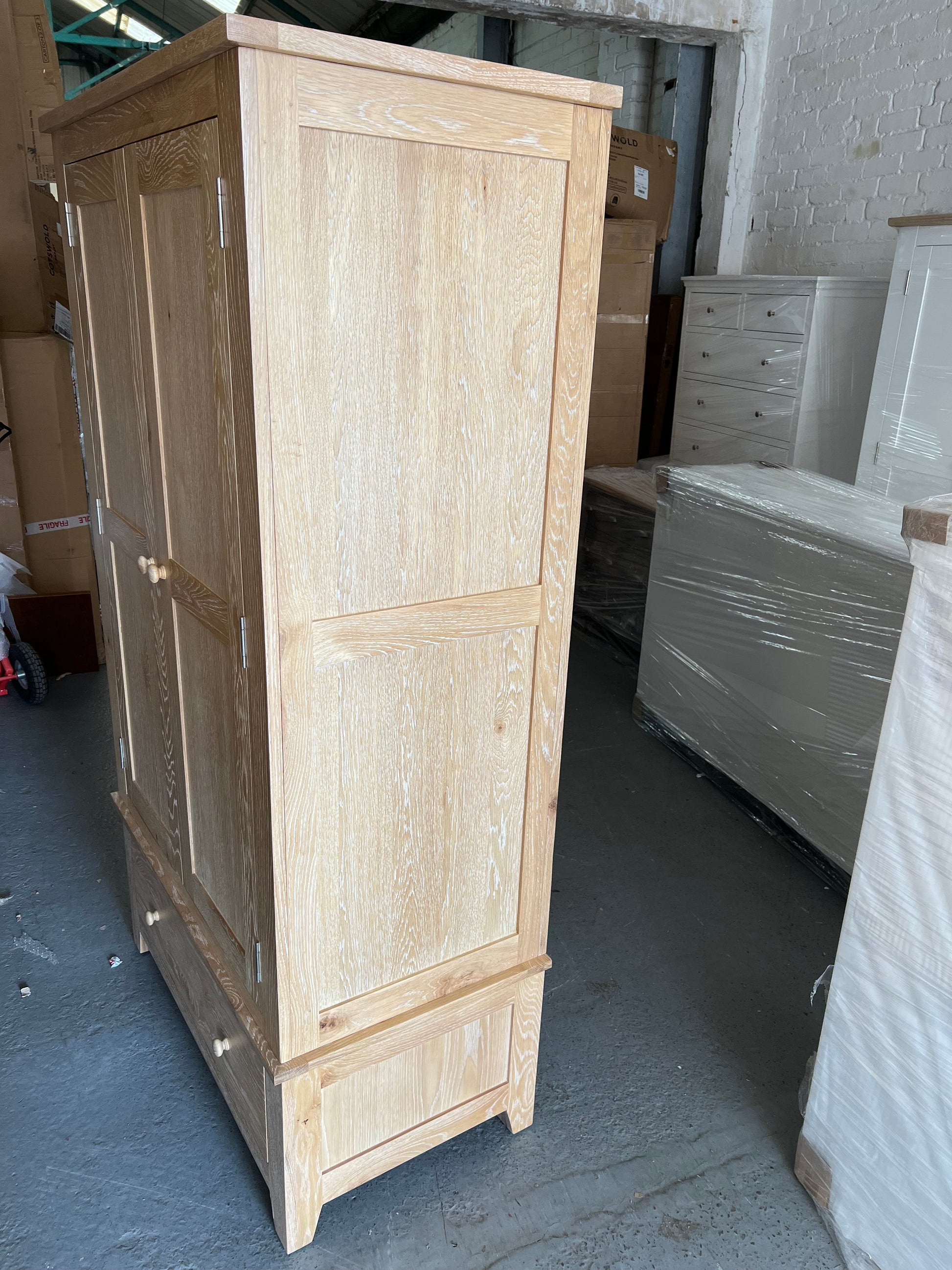 INGLESHAM WHITEWASH OAK
Double Wardrobe Quality Furniture Clearance Ltd