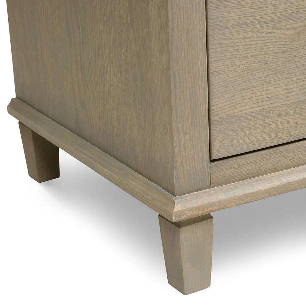 BIBURY SMOKED OAK
3 Drawer Chest of Drawers Quality Furniture Clearance Ltd