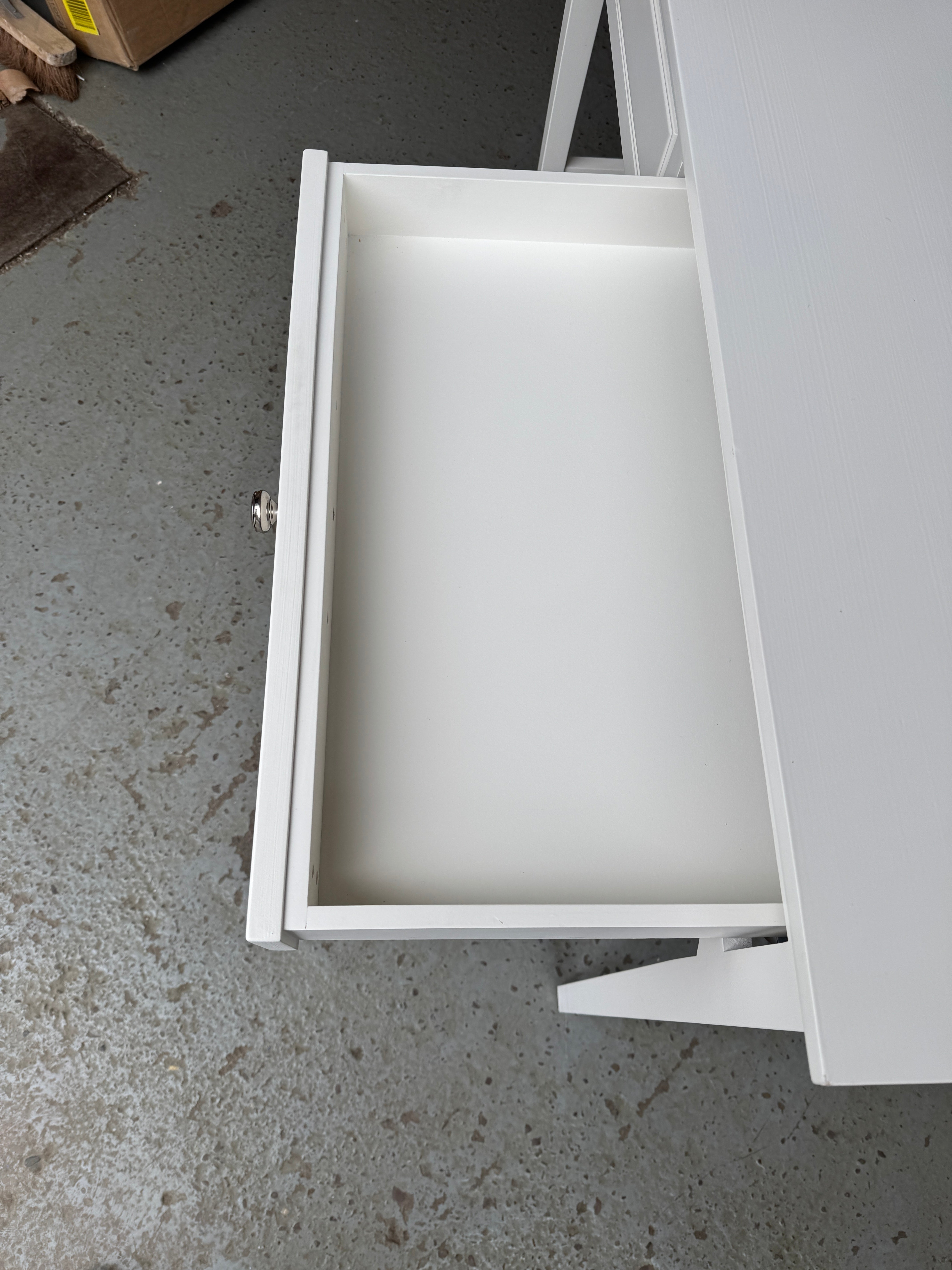 FAIRFORD SOFT WHITE
Dressing Table Quality Furniture Clearance Ltd