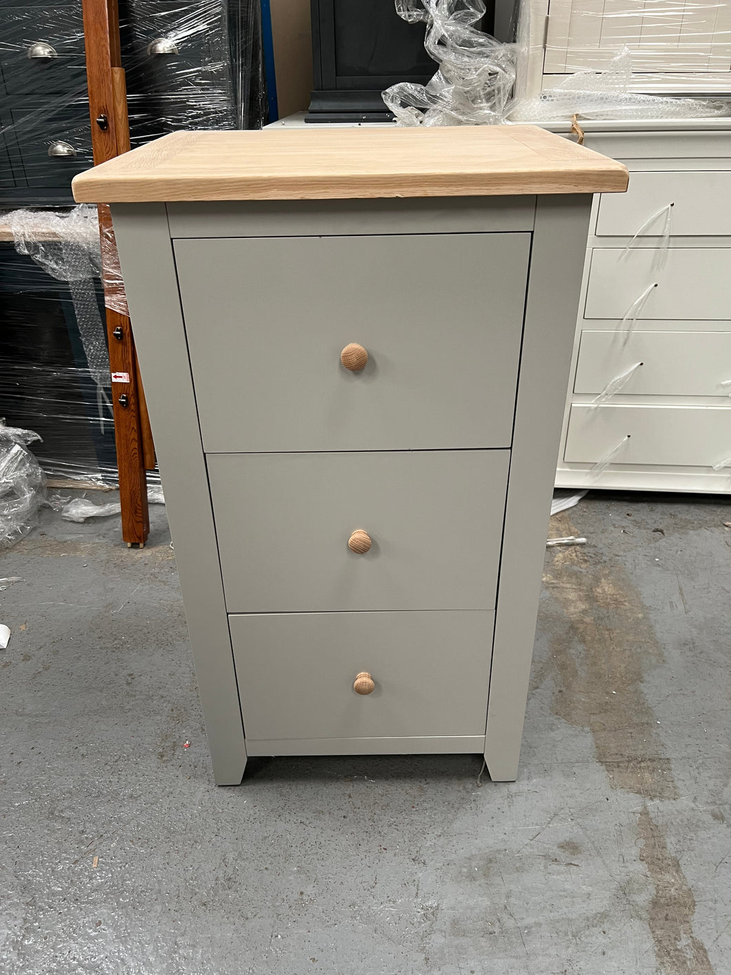 CHESTER DOVE GREY
3 Drawer Filing Cabinet Quality Furniture Clearance Ltd