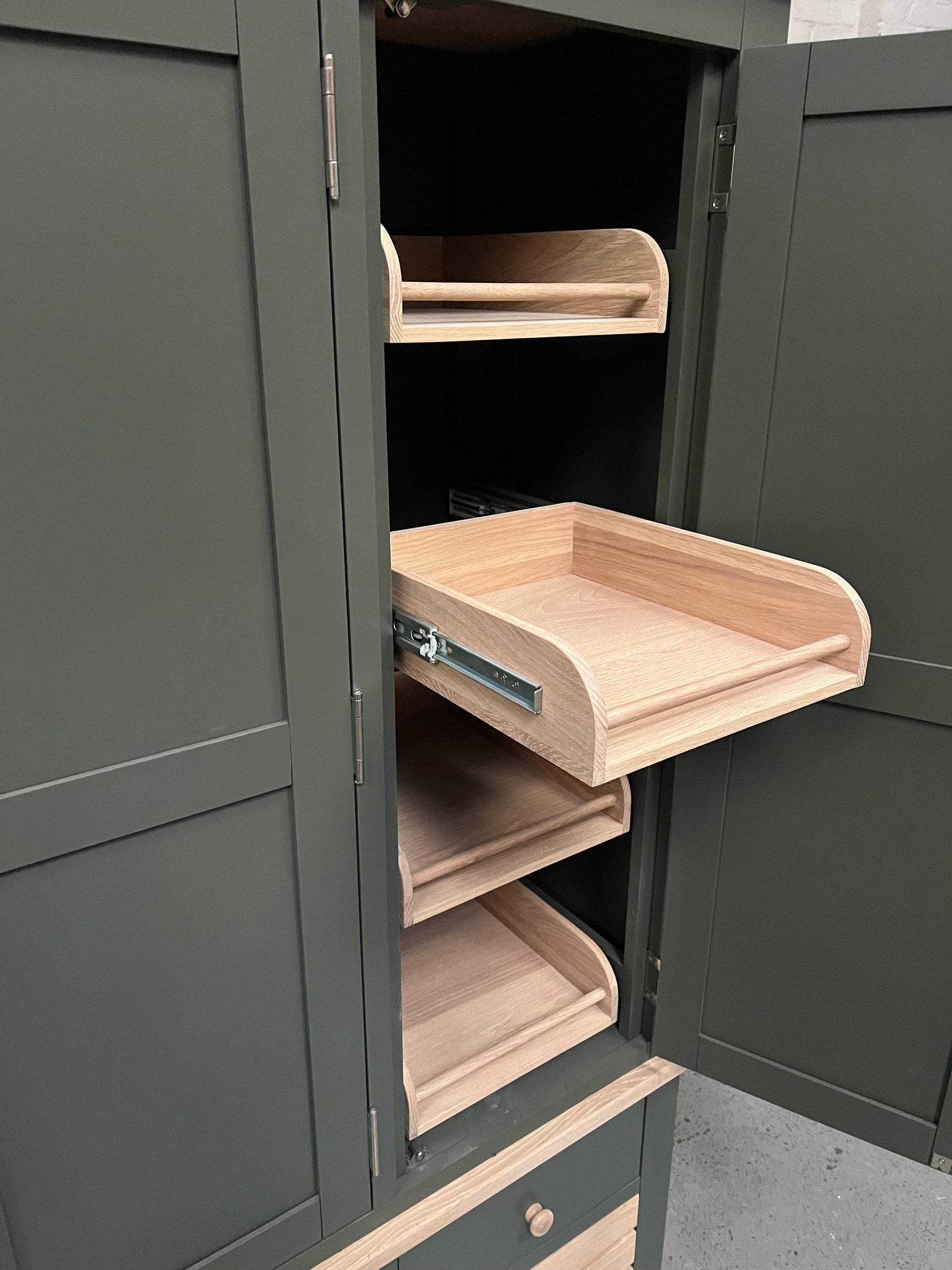 CHESTER FOREST GREEN
Triple Larder Quality Furniture Clearance Ltd