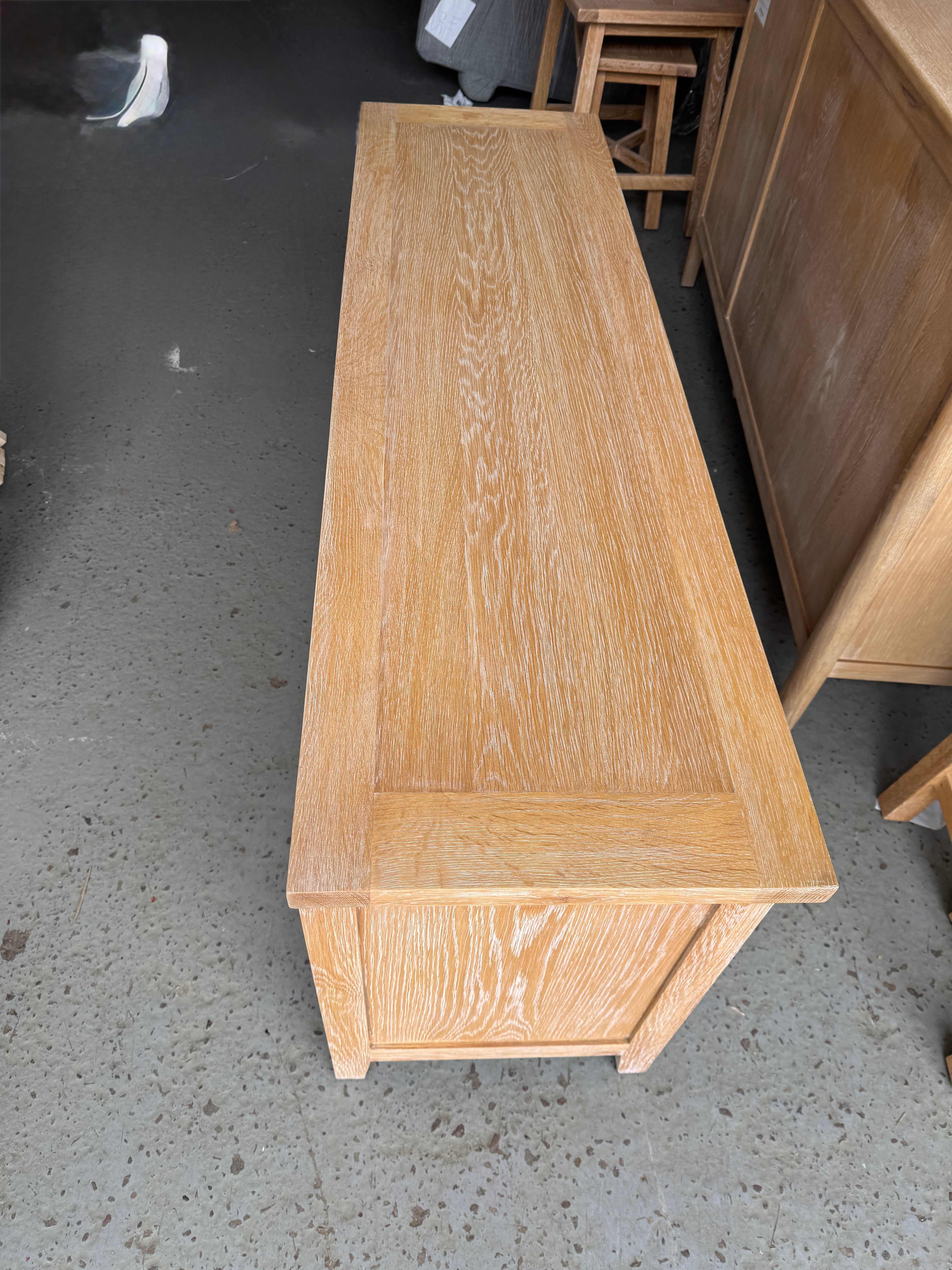 INGLESHAM WHITEWASH OAK
Large TV Stand Quality Furniture Clearance Ltd