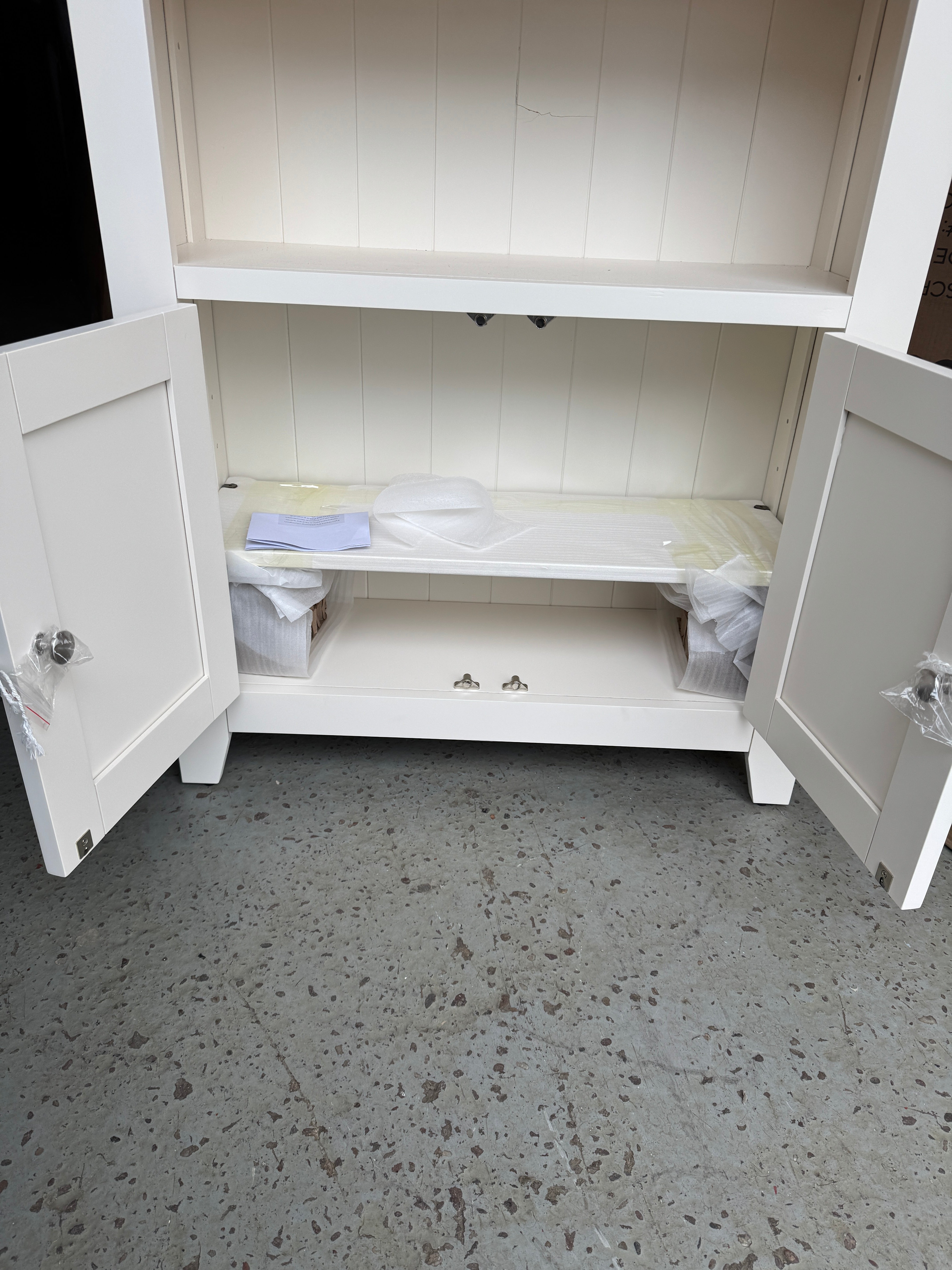 CHESTER CLASSIC CREAM
Alcove Display Cabinet Quality Furniture Clearance Ltd