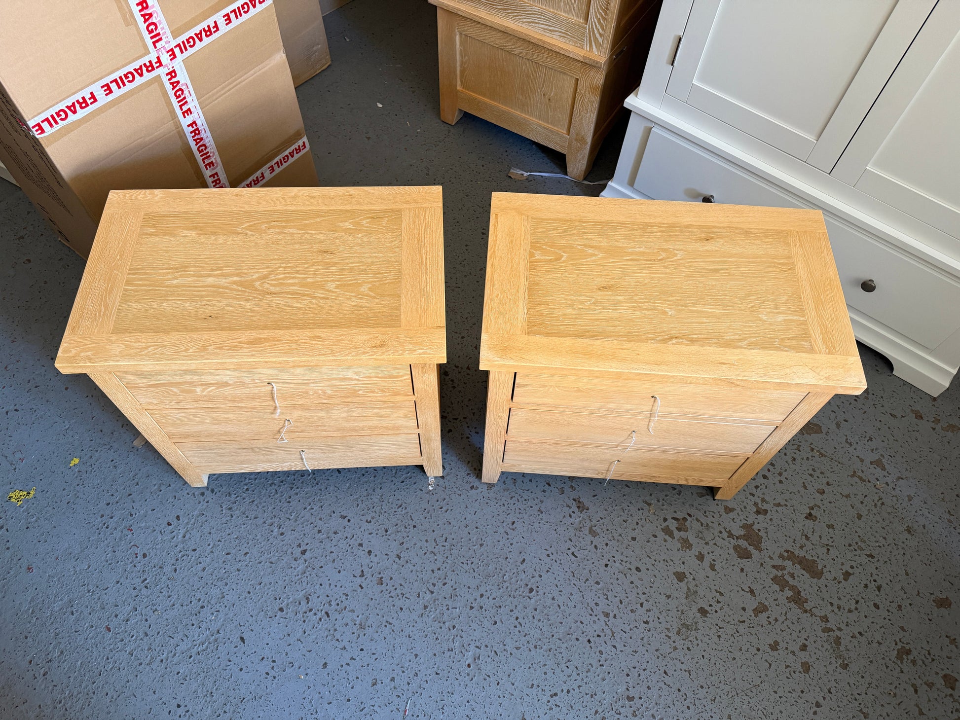 Set Of Two - INGLESHAM WHITEWASH OAK
Jumbo Bedside Table Quality Furniture Clearance Ltd