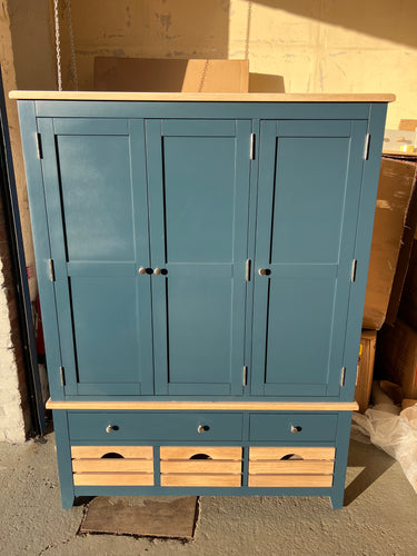 CHESTER MIDNIGHT BLUE
Triple Larder Quality Furniture Clearance Ltd