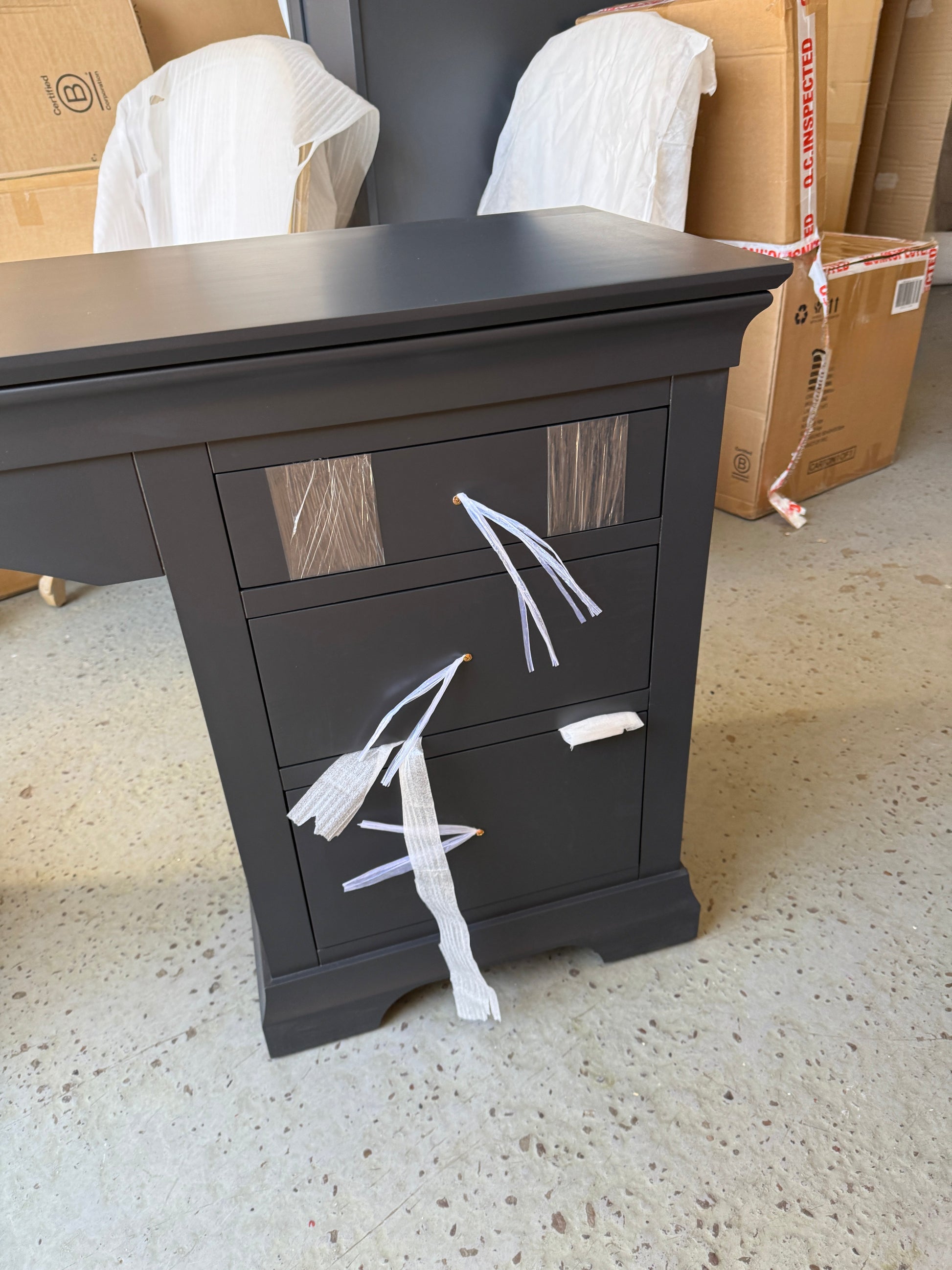 CHANTILLY DUSKY BLACK
Dressing Table Quality Furniture Clearance Ltd