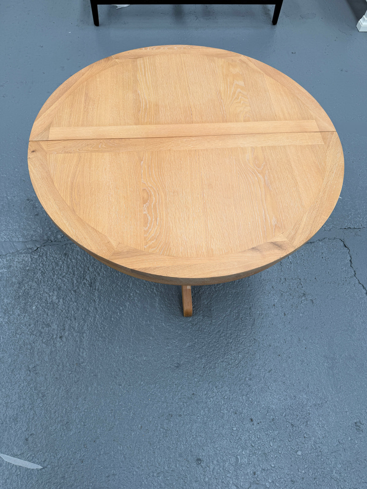 INGLESHAM WHITEWASH OAK Round Ext Dining Table Quality Furniture Clearance Ltd