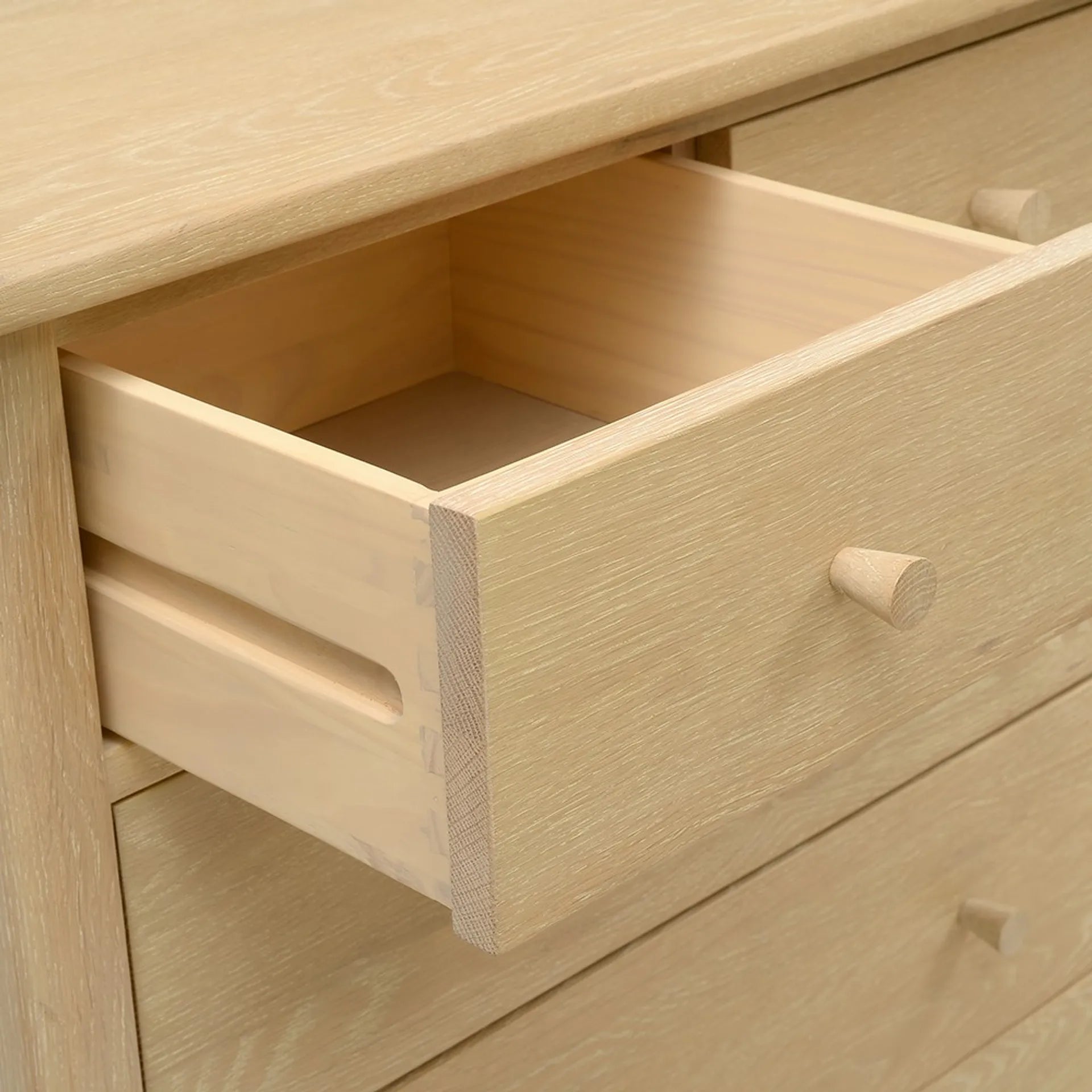 BERKELEY NORDIC OAK
10 Drawer Chest Quality Furniture Clearance Ltd