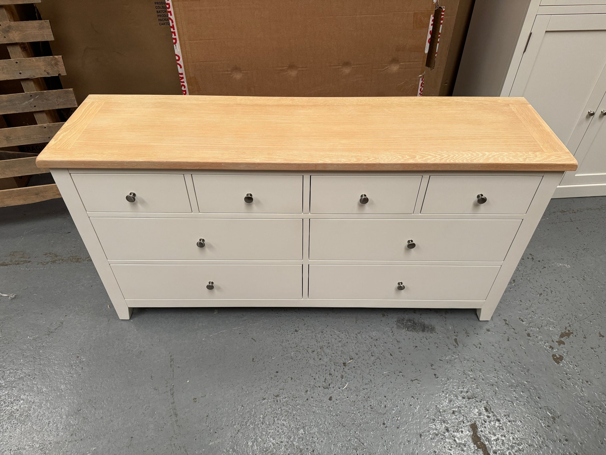 CHESTER CLASSIC CREAM
8 Drawer Chest Quality Furniture Clearance Ltd