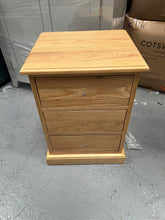 Load image into Gallery viewer, Set of 2 APPLEBY LIGHT OAK 3 Drawer Bedside Tables Quality Furniture Clearance Ltd
