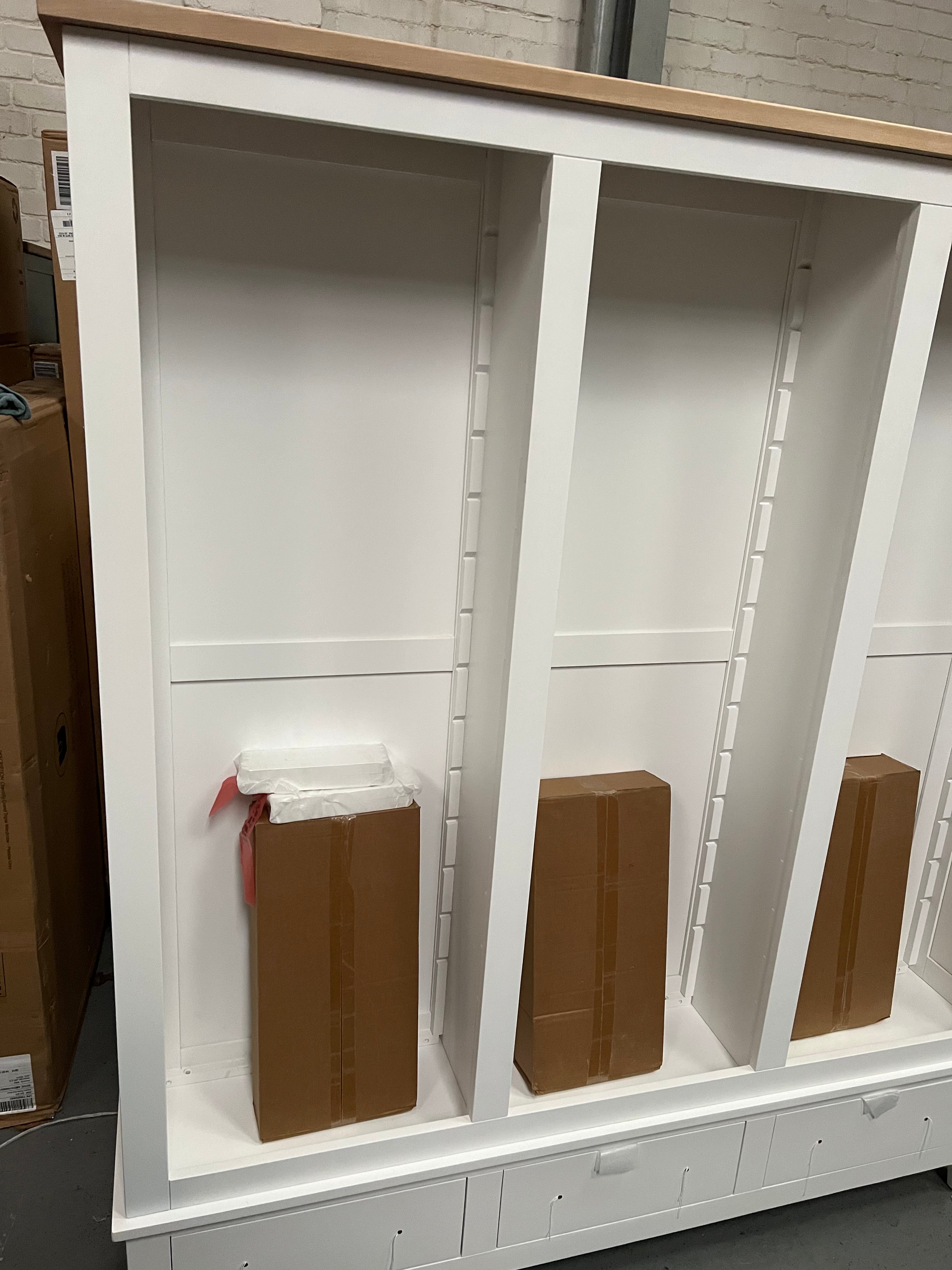 CHESTER PURE WHITE
Grand Bookcase Quality Furniture Clearance Ltd