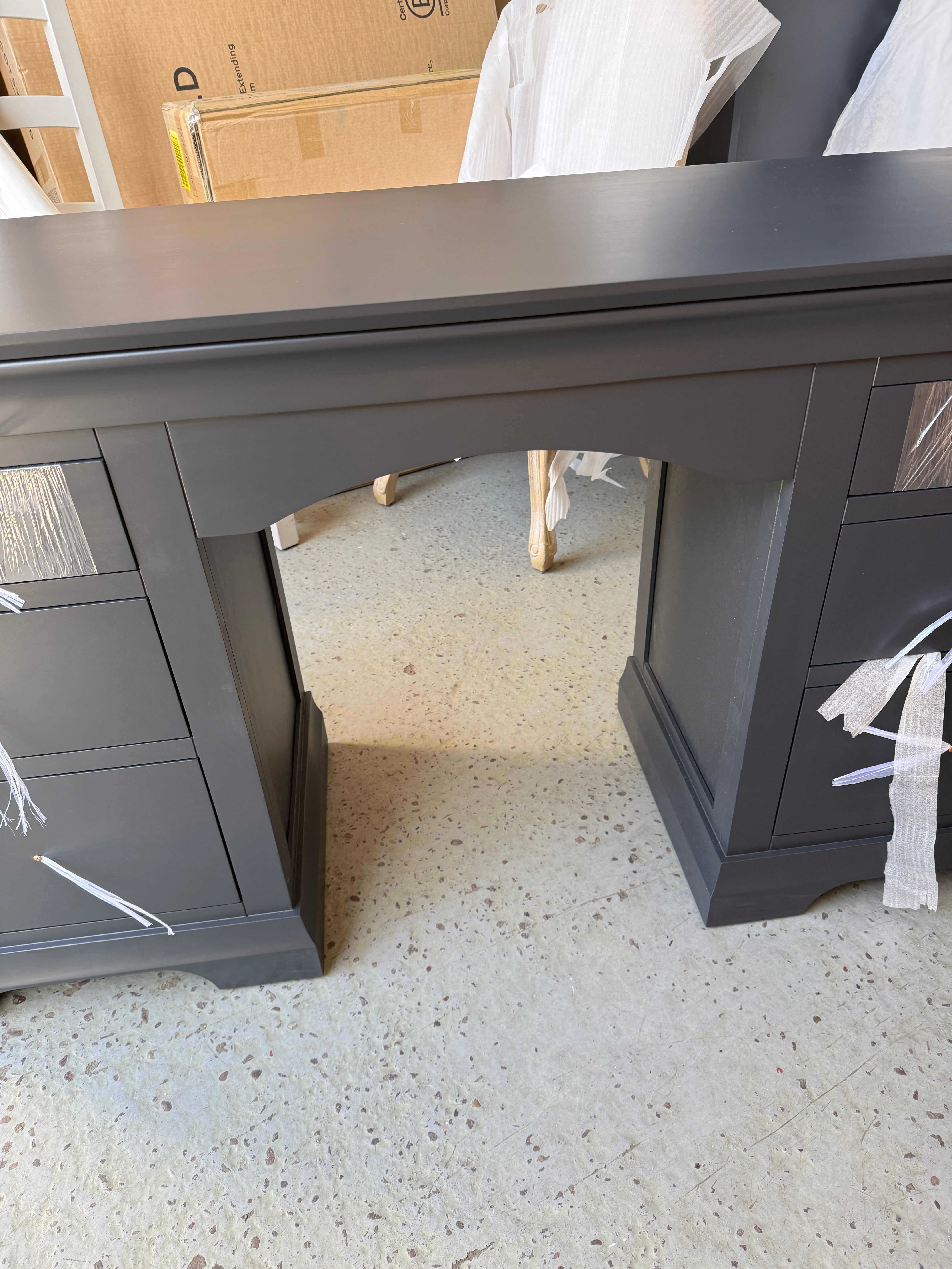 CHANTILLY DUSKY BLACK
Dressing Table Quality Furniture Clearance Ltd