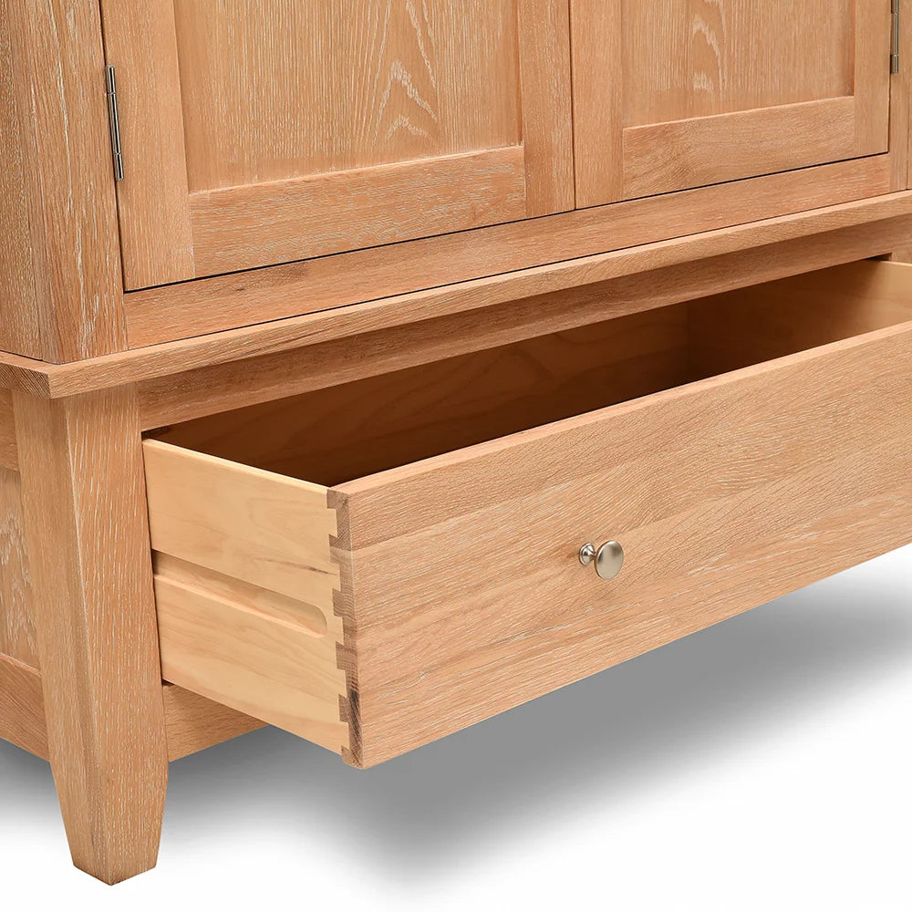 INGLESHAM WHITEWASH OAK
Quad Wardrobe Quality Furniture Clearance Ltd