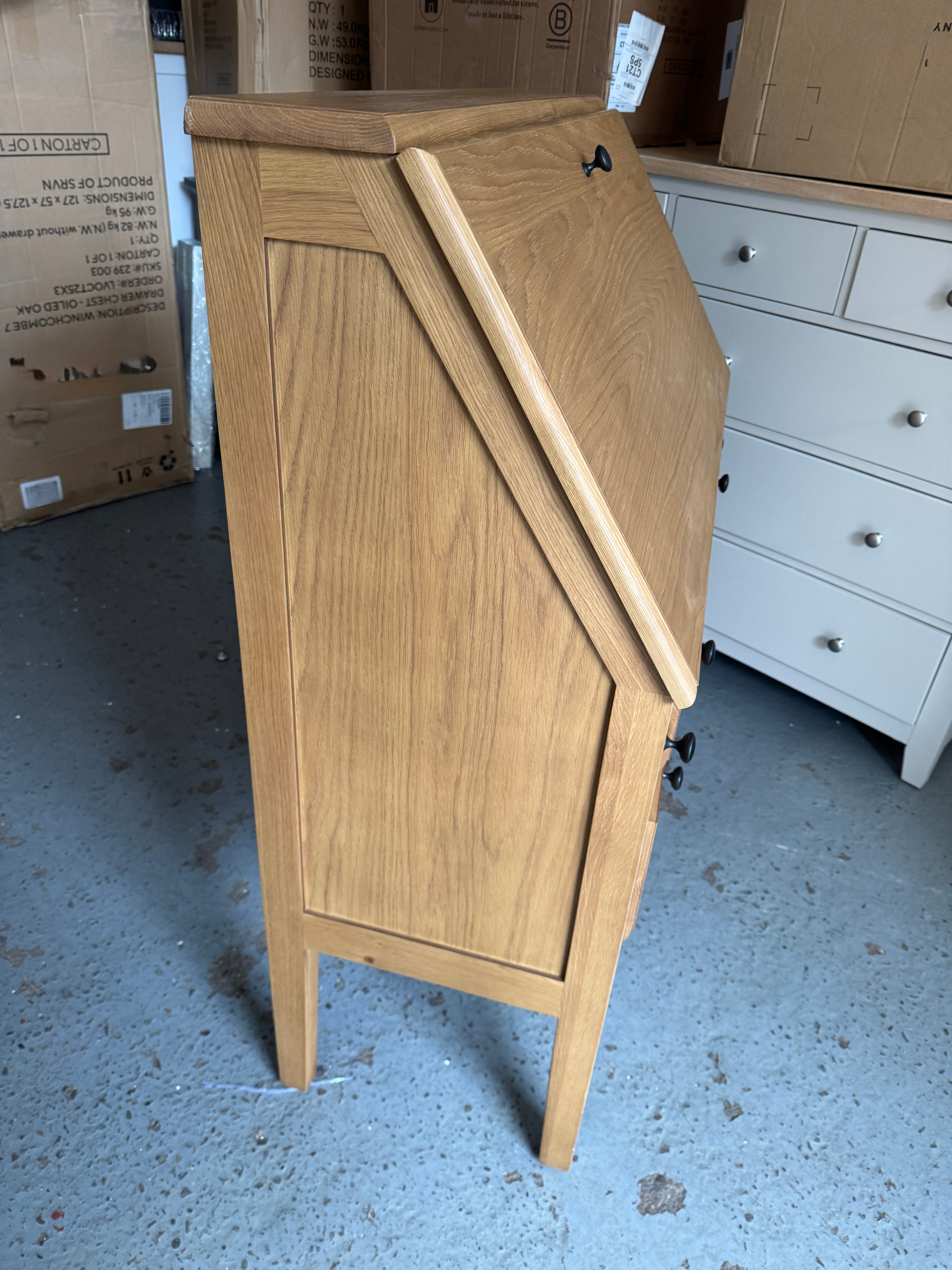 ELKSTONE MELLOW OAK
Bureau Quality Furniture Clearance Ltd