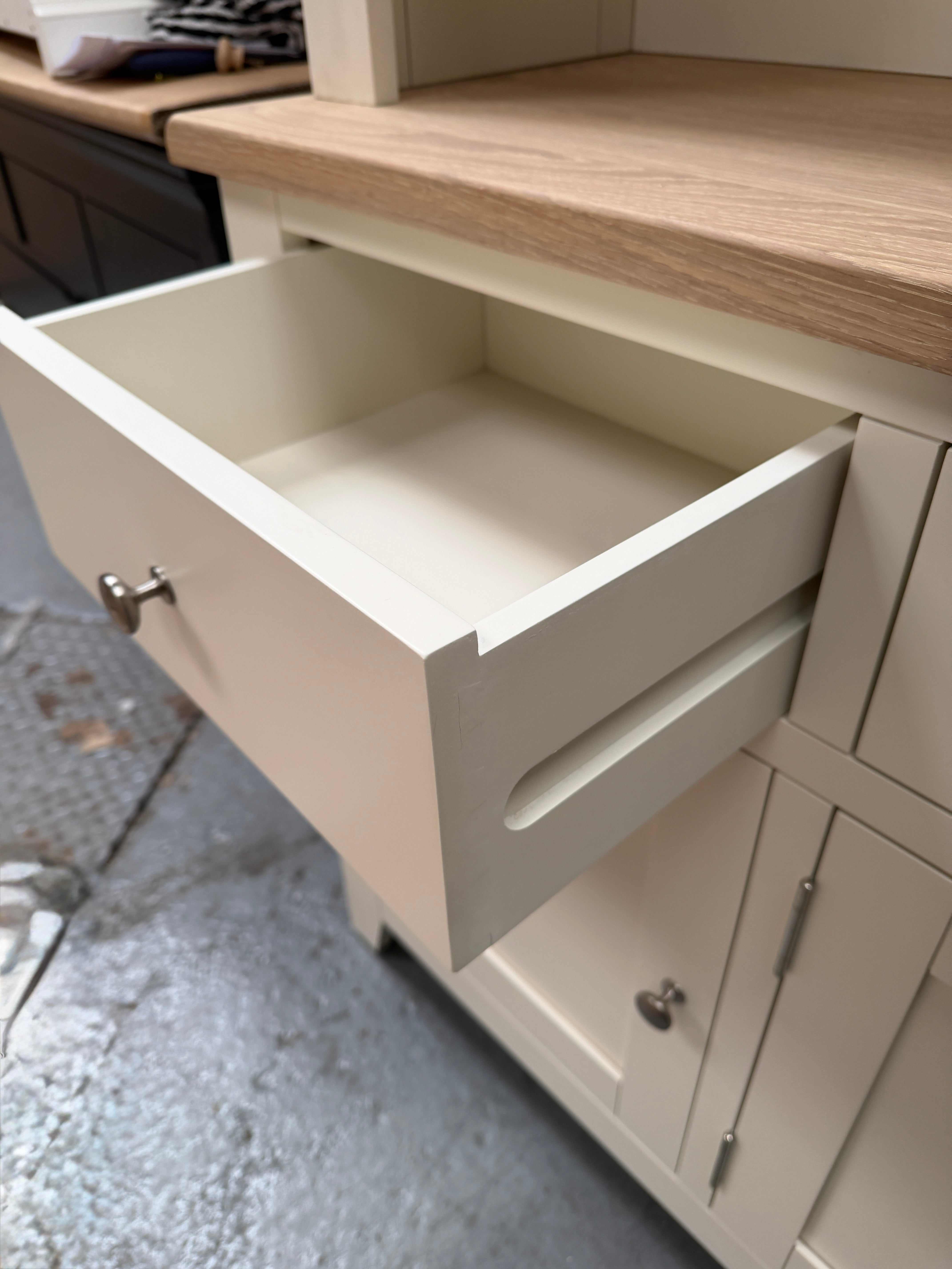 CHESTER CLASSIC CREAM
Large Dresser Quality Furniture Clearance Ltd