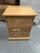Load image into Gallery viewer, Set of 2 APPLEBY LIGHT OAK 3 Drawer Bedside Tables Quality Furniture Clearance Ltd
