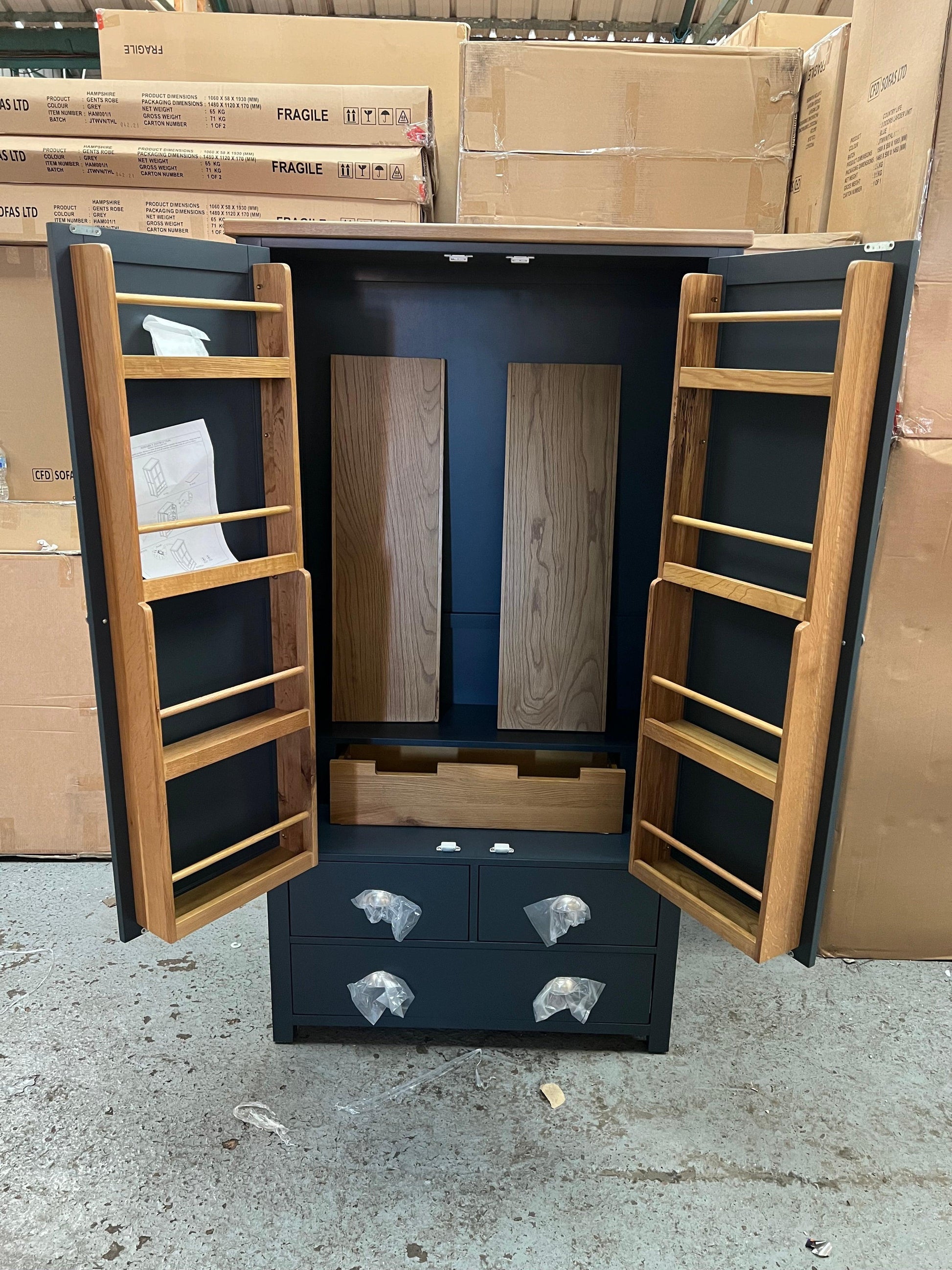 Hampshire ‘country life’ double larder - Blue Quality Furniture Clearance Ltd