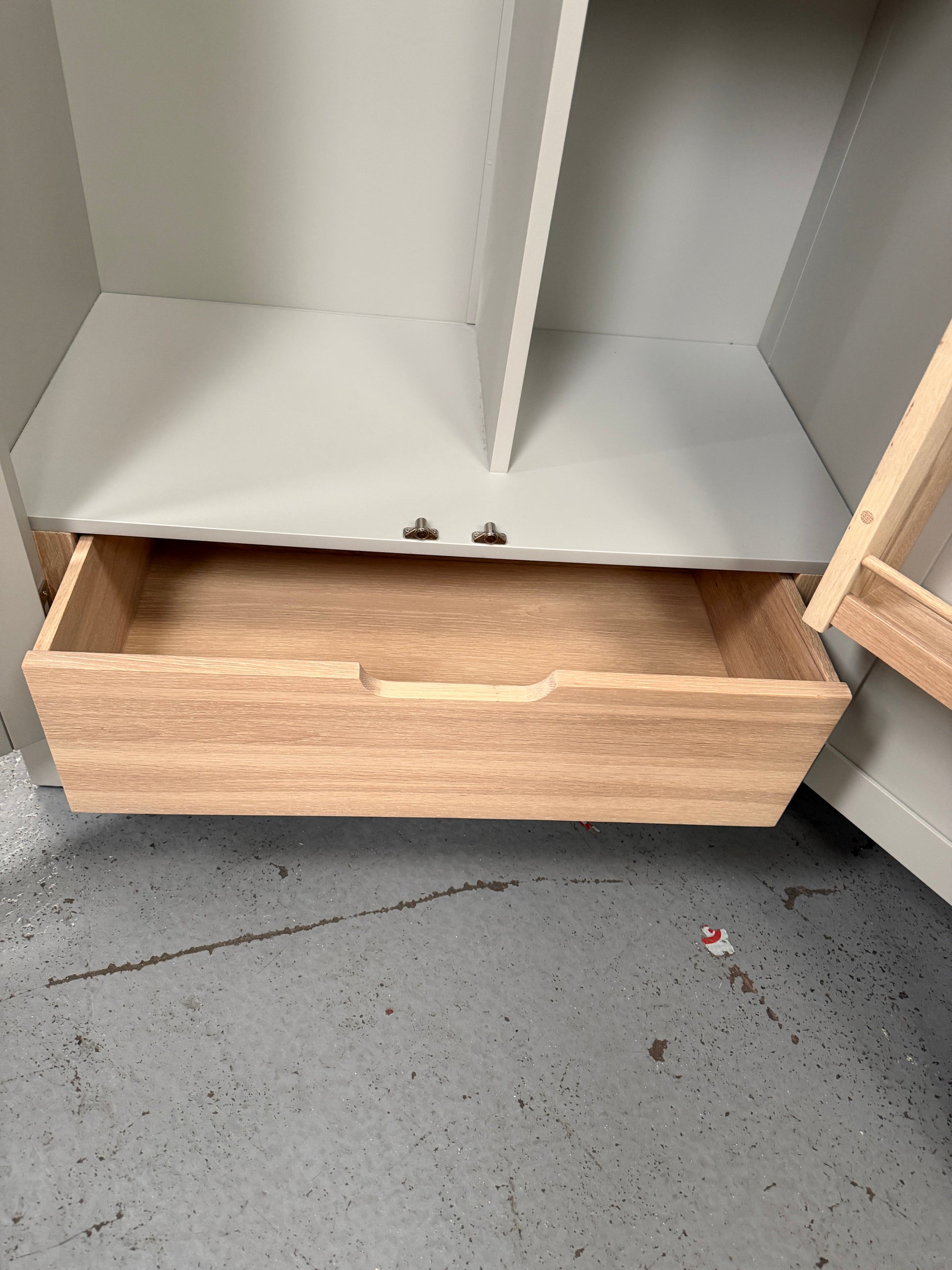 CHESTER DOVE GREY
Utility Cupboard Quality Furniture Clearance Ltd