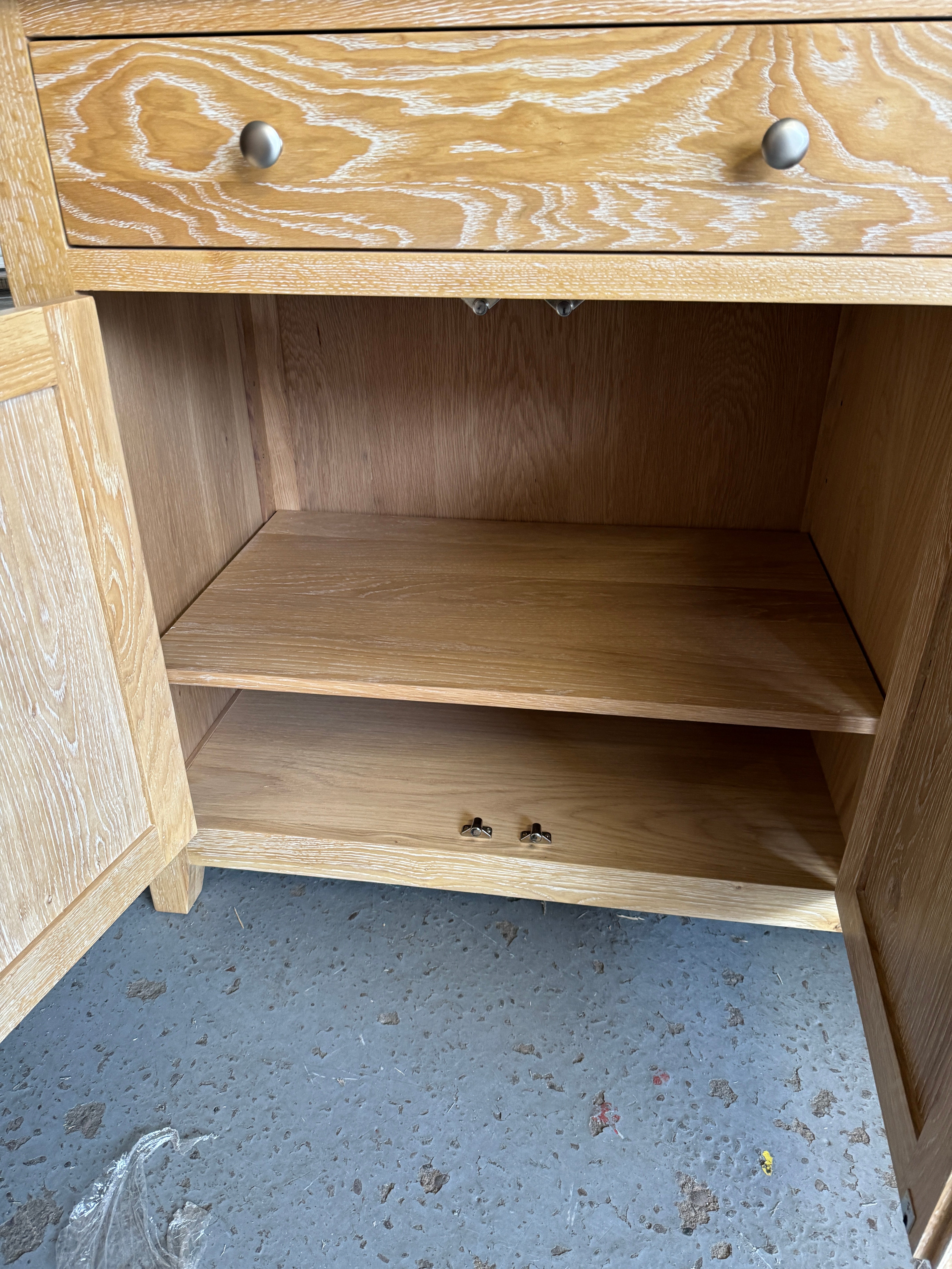 INGLESHAM WHITEWASH OAK
Grand Sideboard Quality Furniture Clearance Ltd