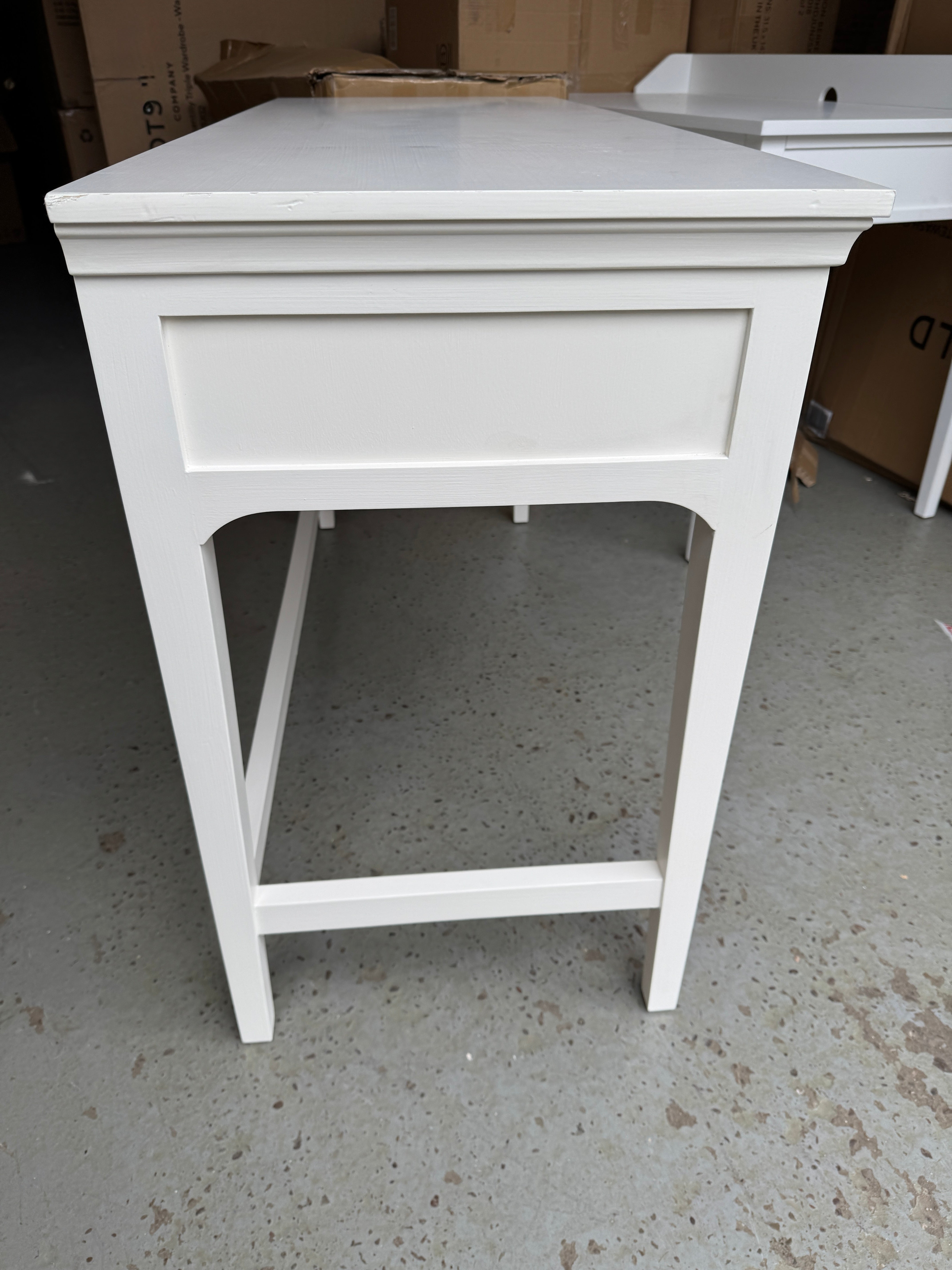 FAIRFORD SOFT WHITE
Dressing Table Quality Furniture Clearance Ltd
