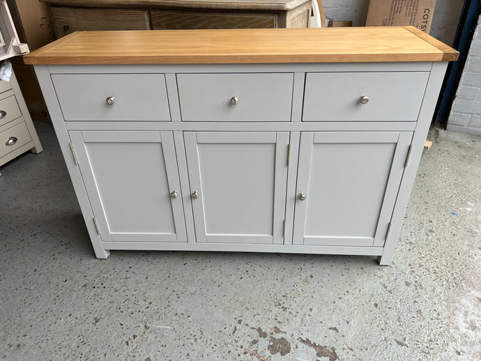 SIMPLY PEBBLE GREY
3 Door Sideboard Quality Furniture Clearance Ltd