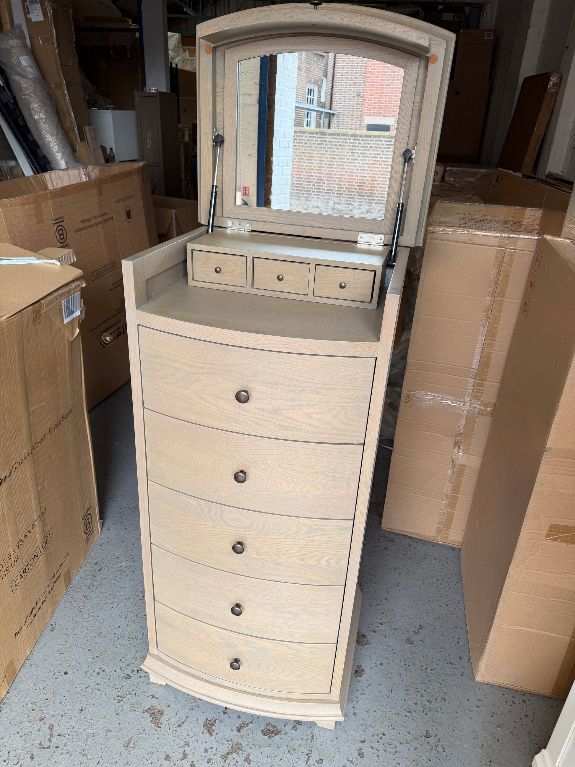 WINCHCOMBE SMOKED OAK
Vanity Tall Boy Quality Furniture Clearance Ltd