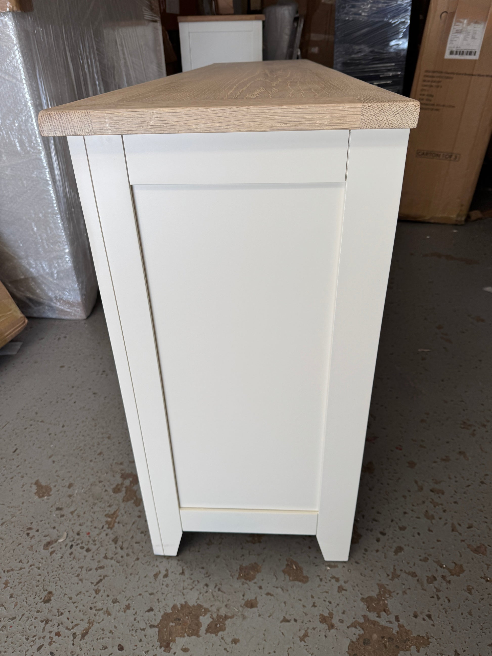 CHESTER CLASSIC CREAM
Extra Large Sideboard Quality Furniture Clearance Ltd