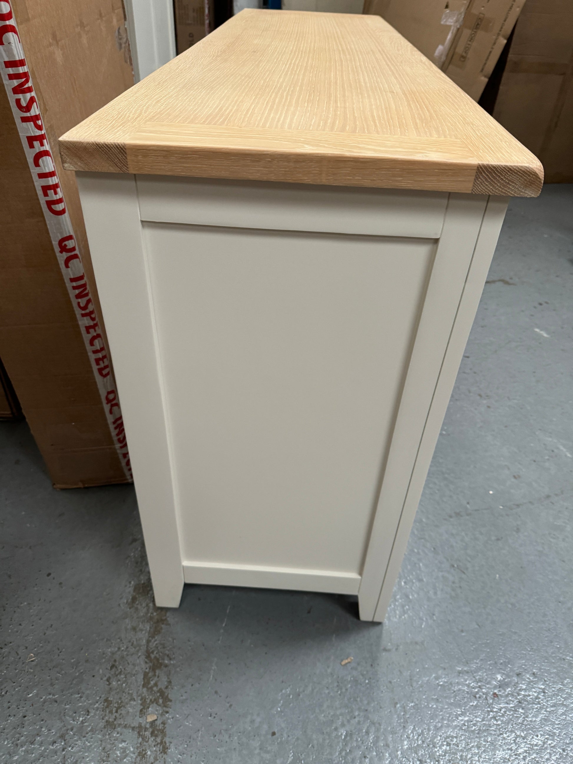 CHESTER CLASSIC CREAM
8 Drawer Chest Quality Furniture Clearance Ltd