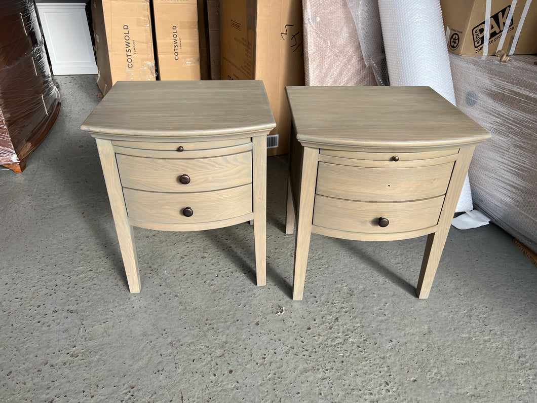 Set of 2 WINCHCOMBE SMOKED OAK
Winchcombe Smoked Oak 2 Drawer Bedside Table Quality Furniture Clearance Ltd