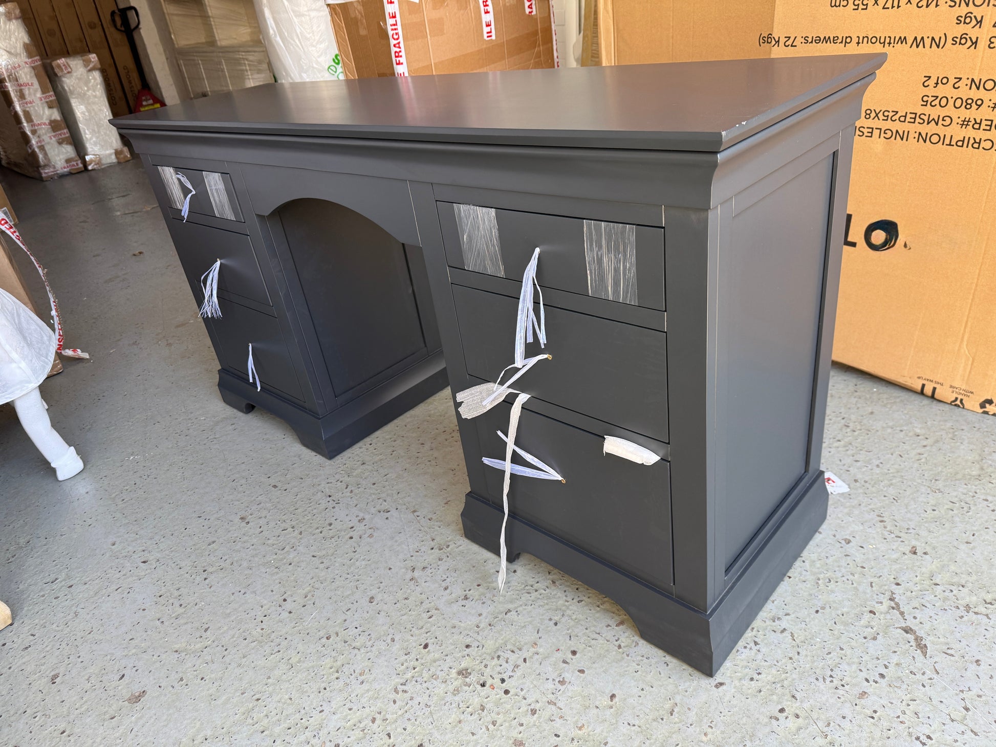 CHANTILLY DUSKY BLACK
Dressing Table Quality Furniture Clearance Ltd