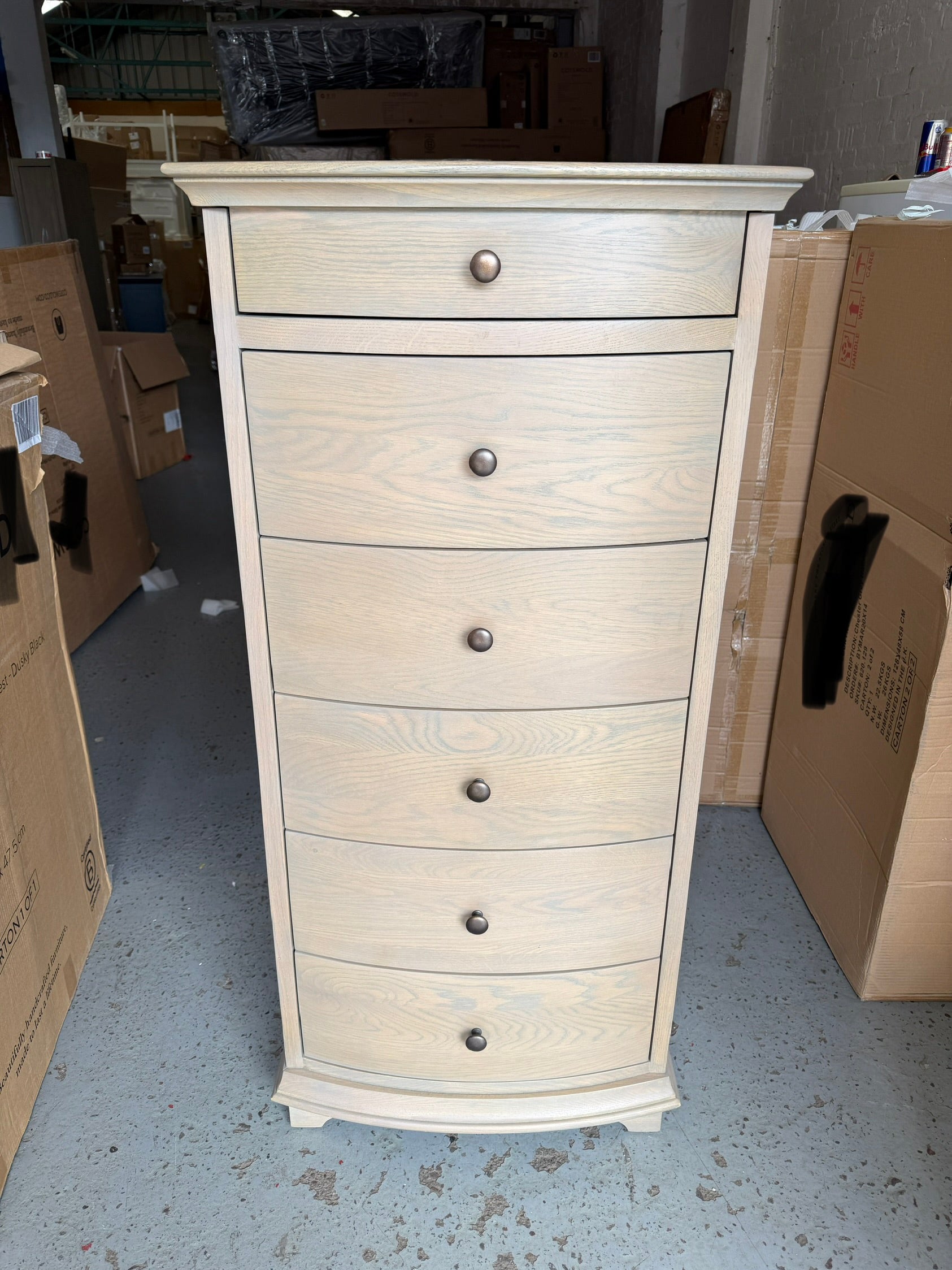 WINCHCOMBE SMOKED OAK
Vanity Tall Boy Quality Furniture Clearance Ltd