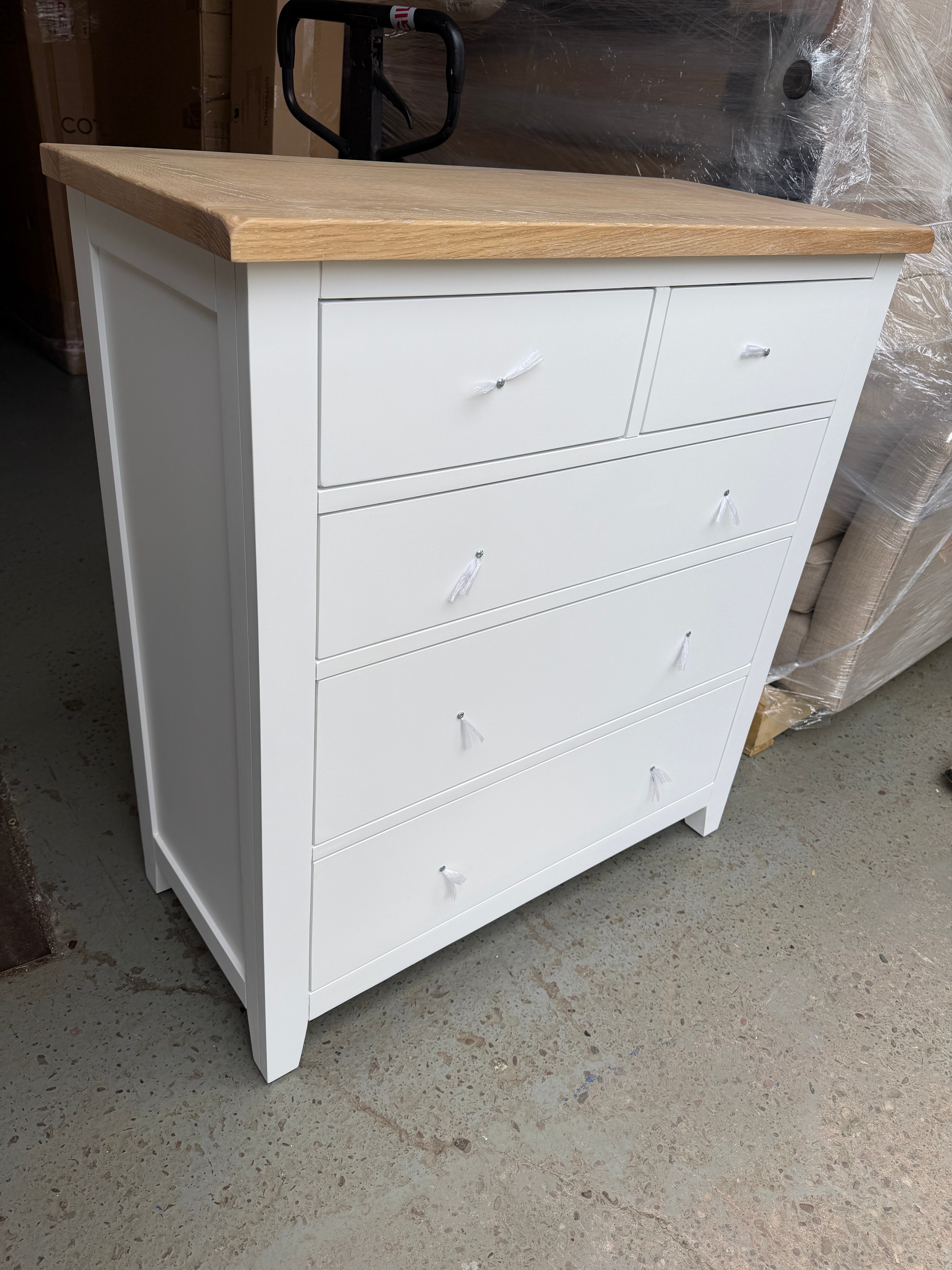 CHESTER PURE WHITE
5 Drawer Chest Quality Furniture Clearance Ltd