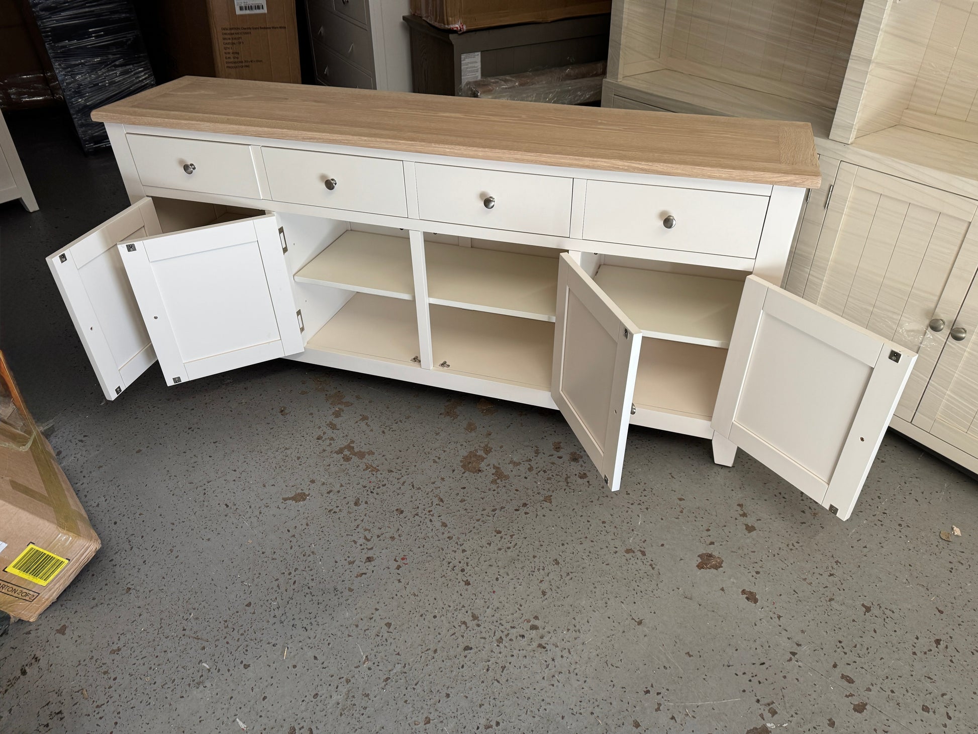 CHESTER CLASSIC CREAM
Extra Large Sideboard Quality Furniture Clearance Ltd